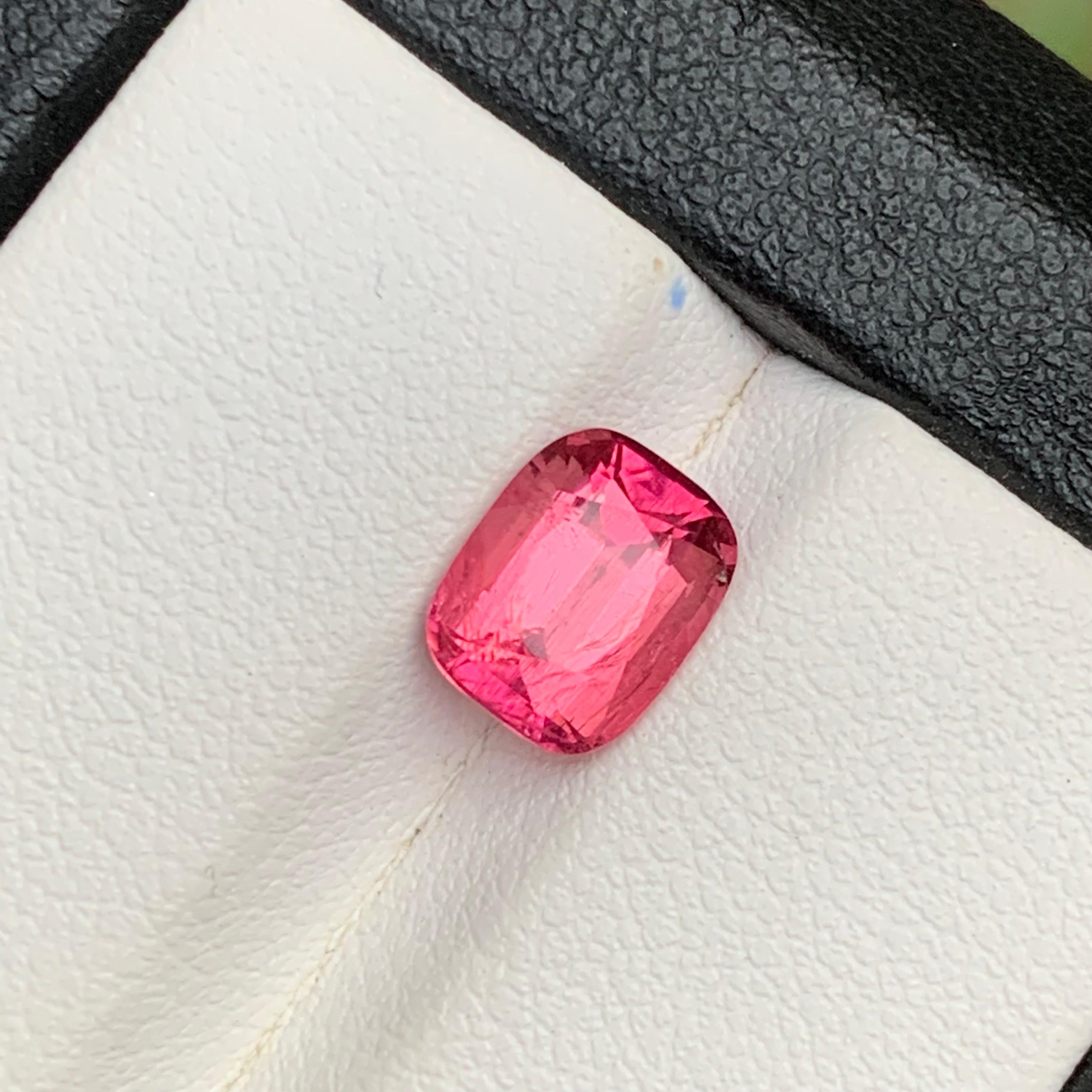 Bague en tourmaline naturelle rose vif, pierre précieuse non sertie de 2.00 carats, taille coussin pour bijoux en vente 6