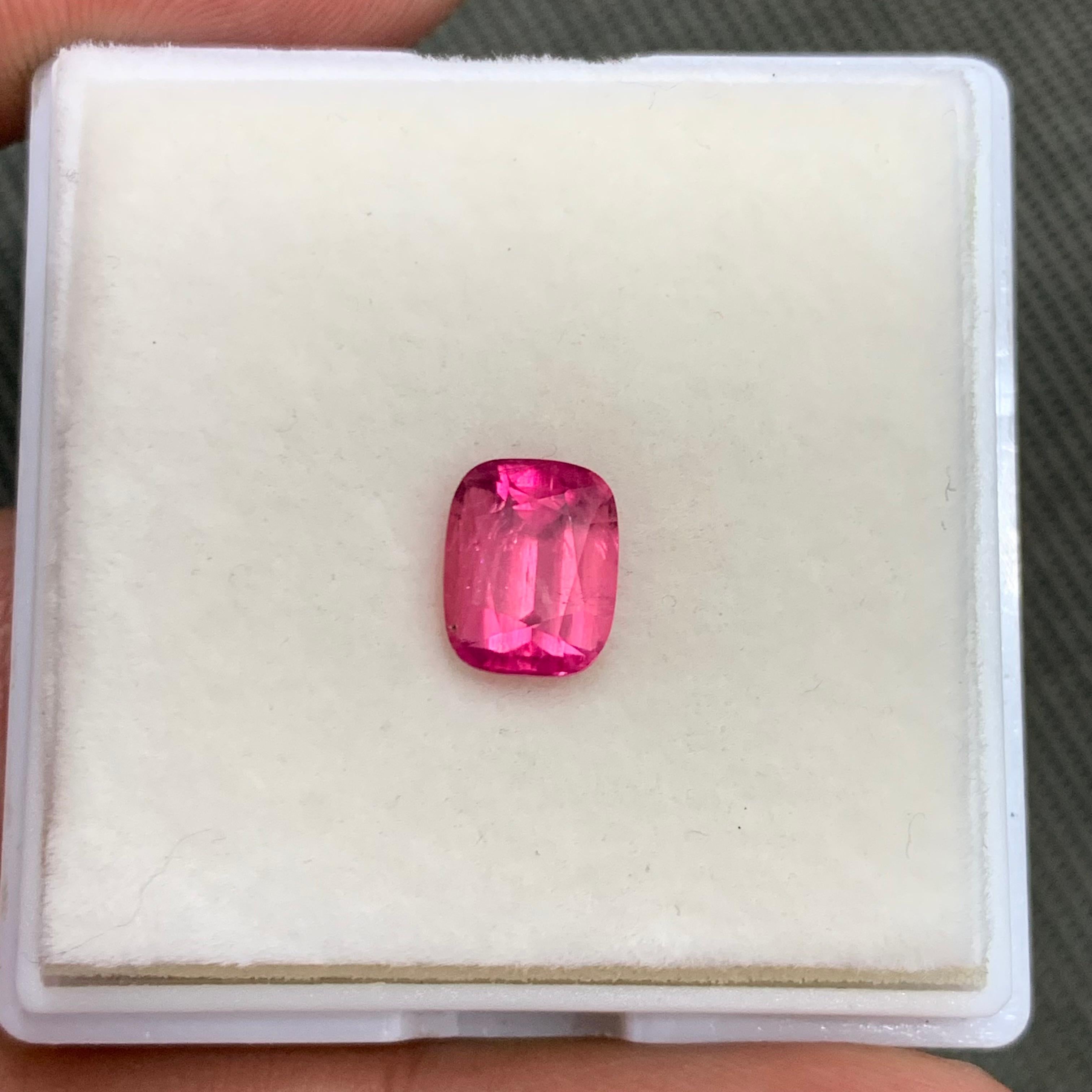 Bague en tourmaline naturelle rose vif, pierre précieuse non sertie de 2.00 carats, taille coussin pour bijoux en vente 7