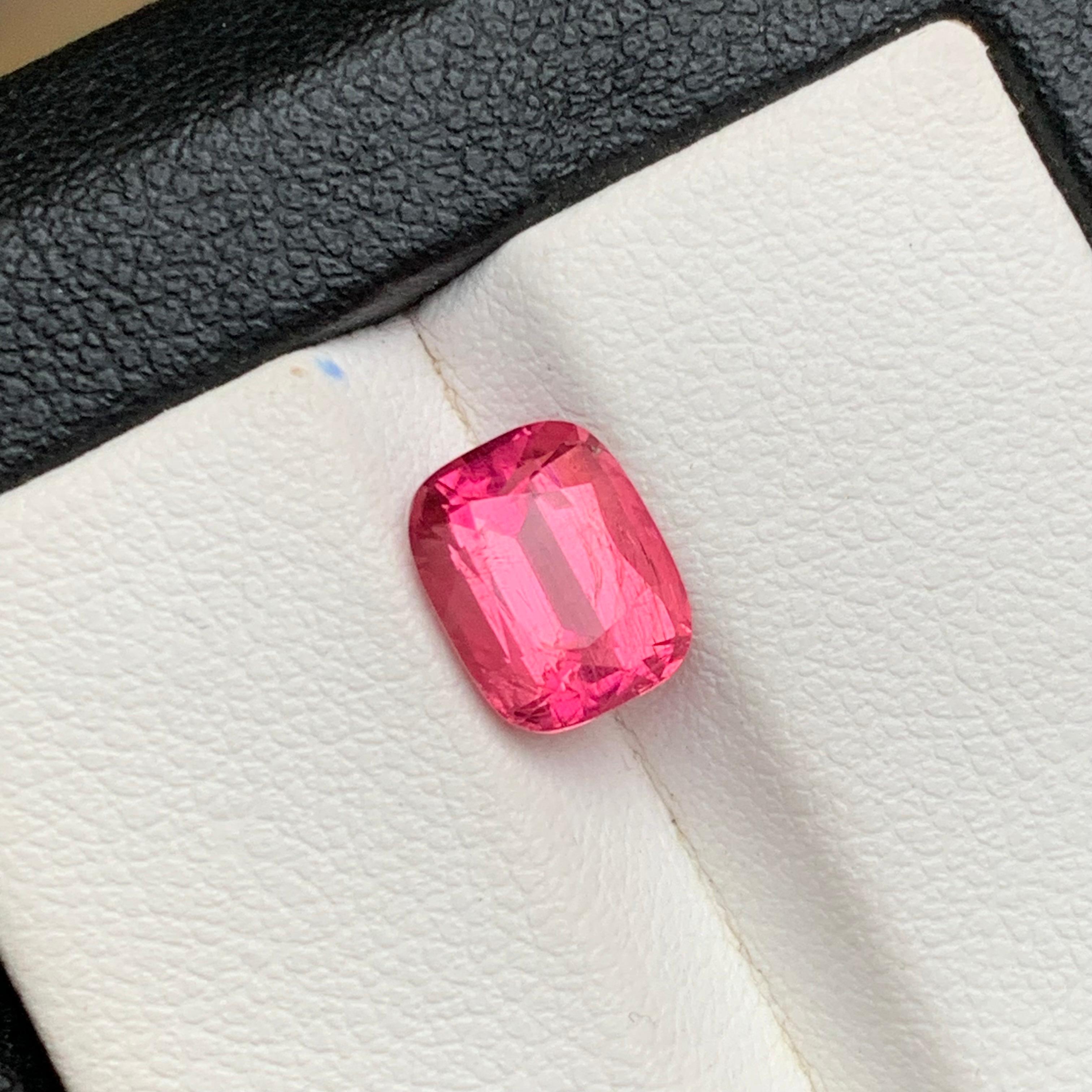 Taille coussin Bague en tourmaline naturelle rose vif, pierre précieuse non sertie de 2.00 carats, taille coussin pour bijoux en vente