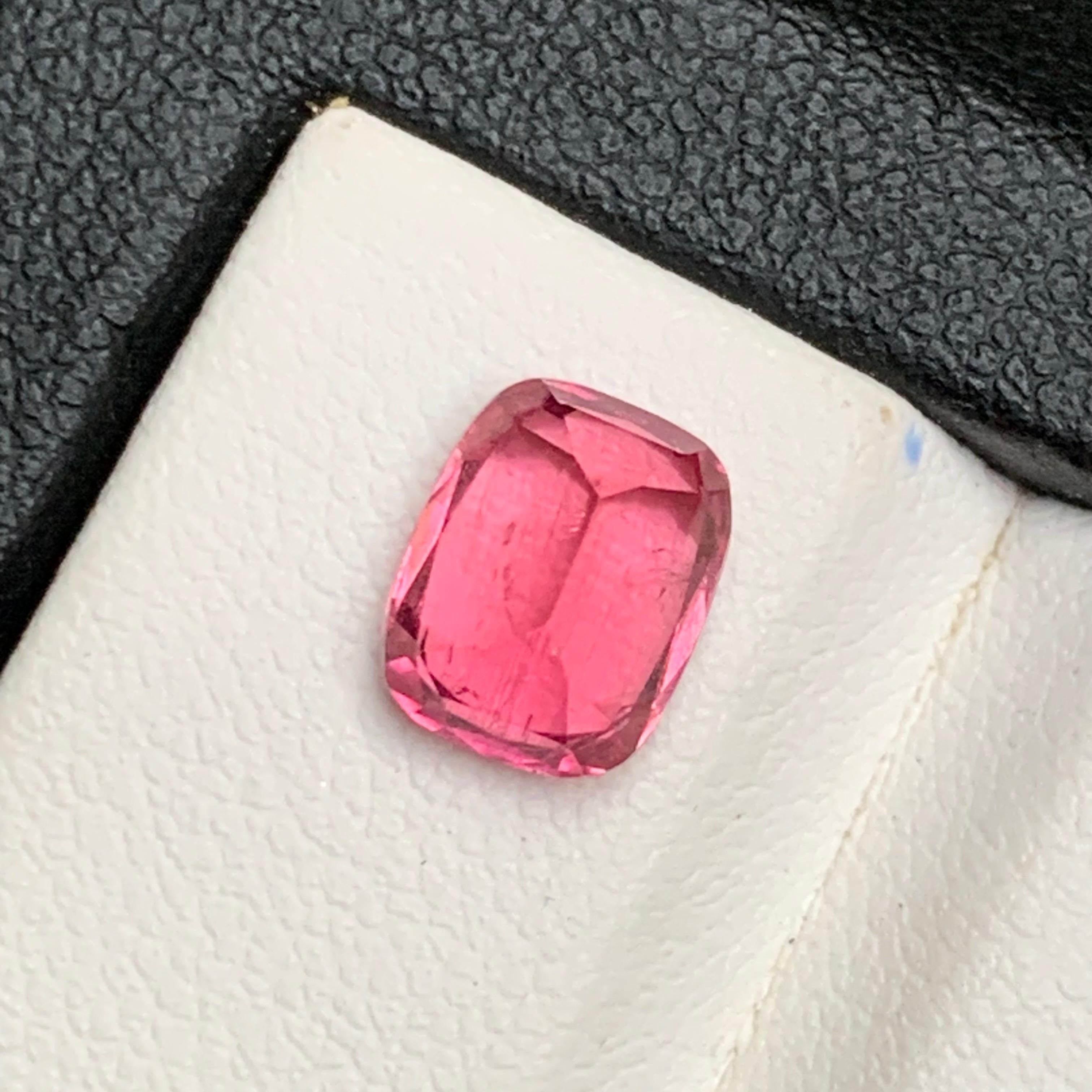 Bague en tourmaline naturelle rose vif, pierre précieuse non sertie de 2.00 carats, taille coussin pour bijoux Unisexe en vente