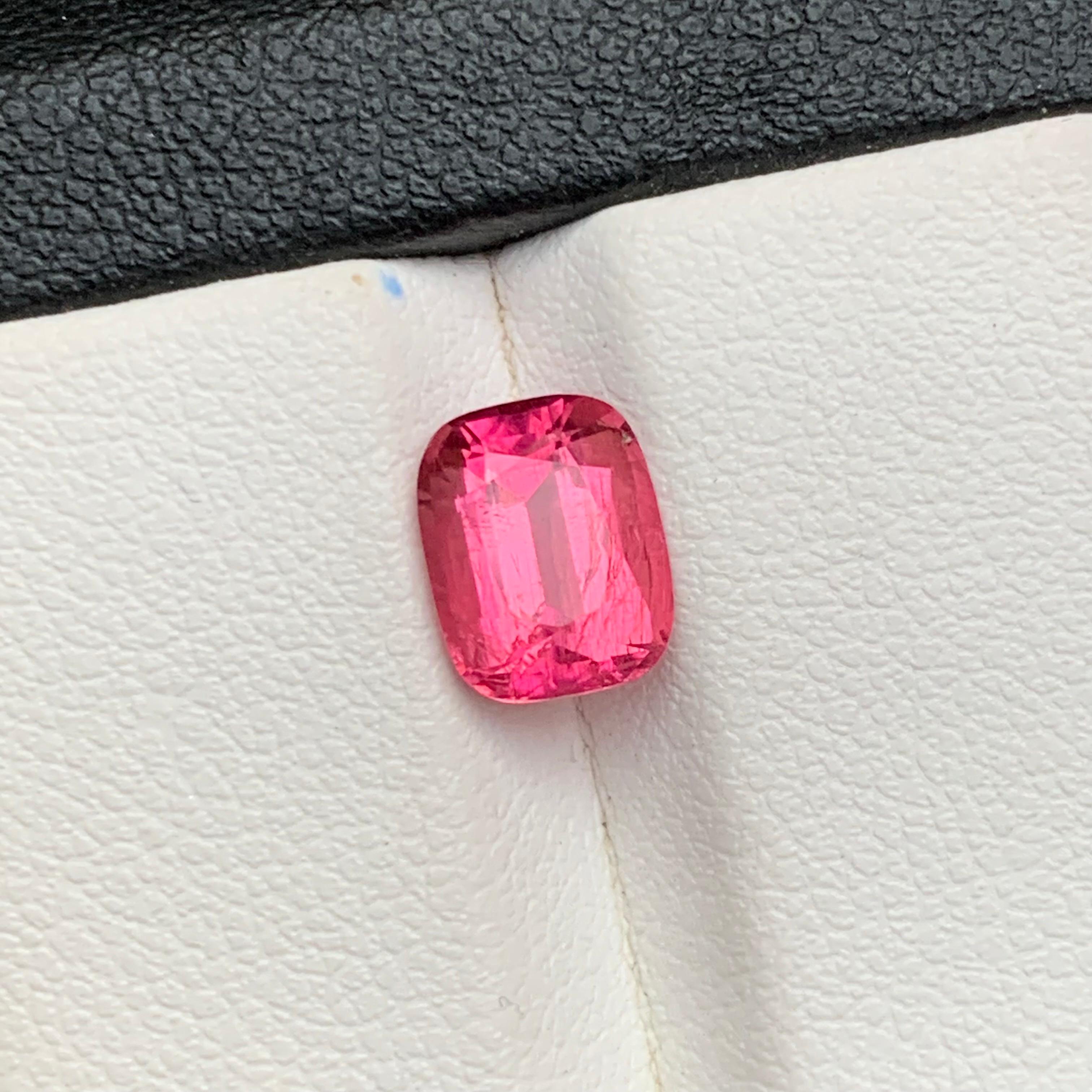 Bague en tourmaline naturelle rose vif, pierre précieuse non sertie de 2.00 carats, taille coussin pour bijoux en vente 3