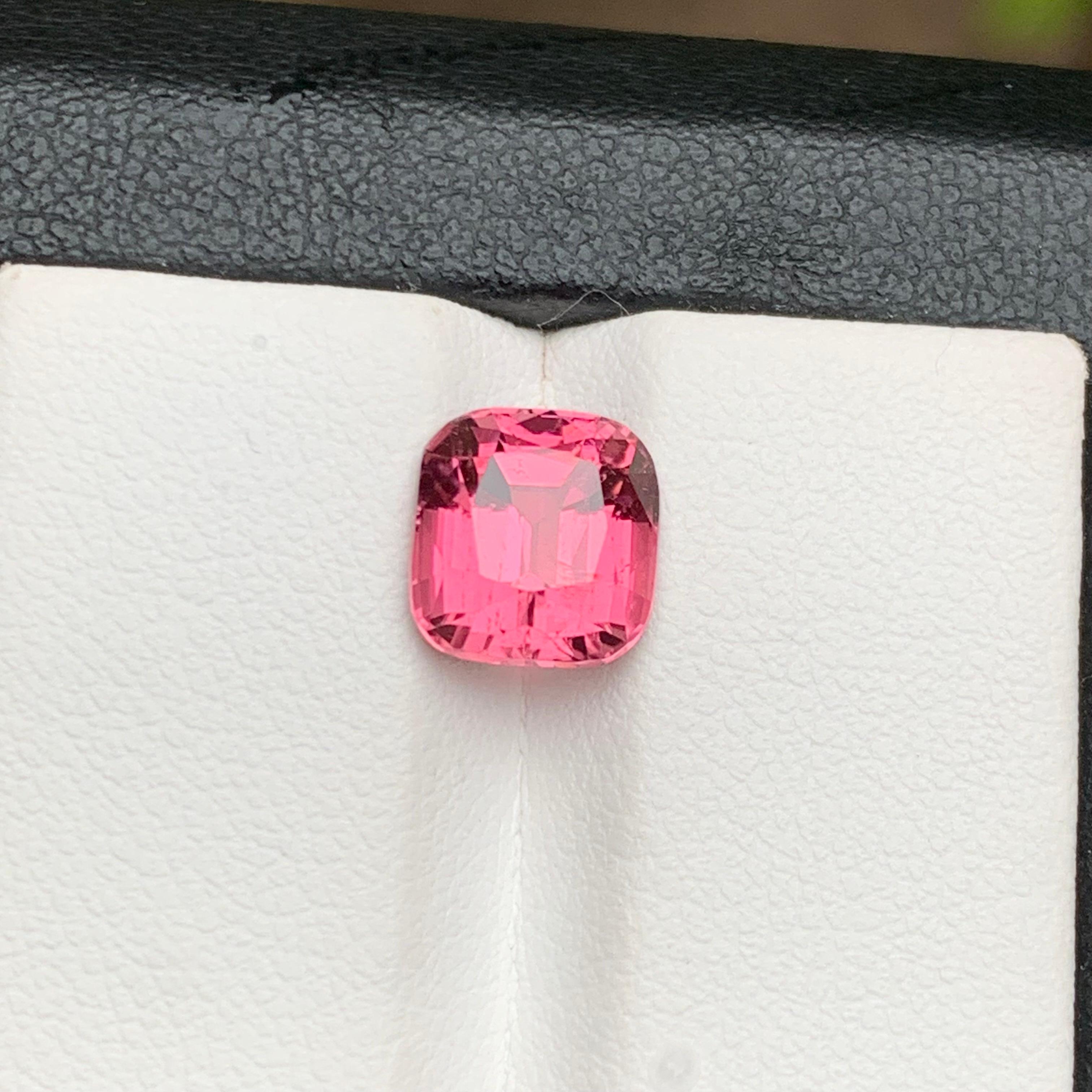 Bague en tourmaline naturelle rose vif, pierre précieuse non sertie de 3,05 carats, taille coussin pour bijoux en vente 4