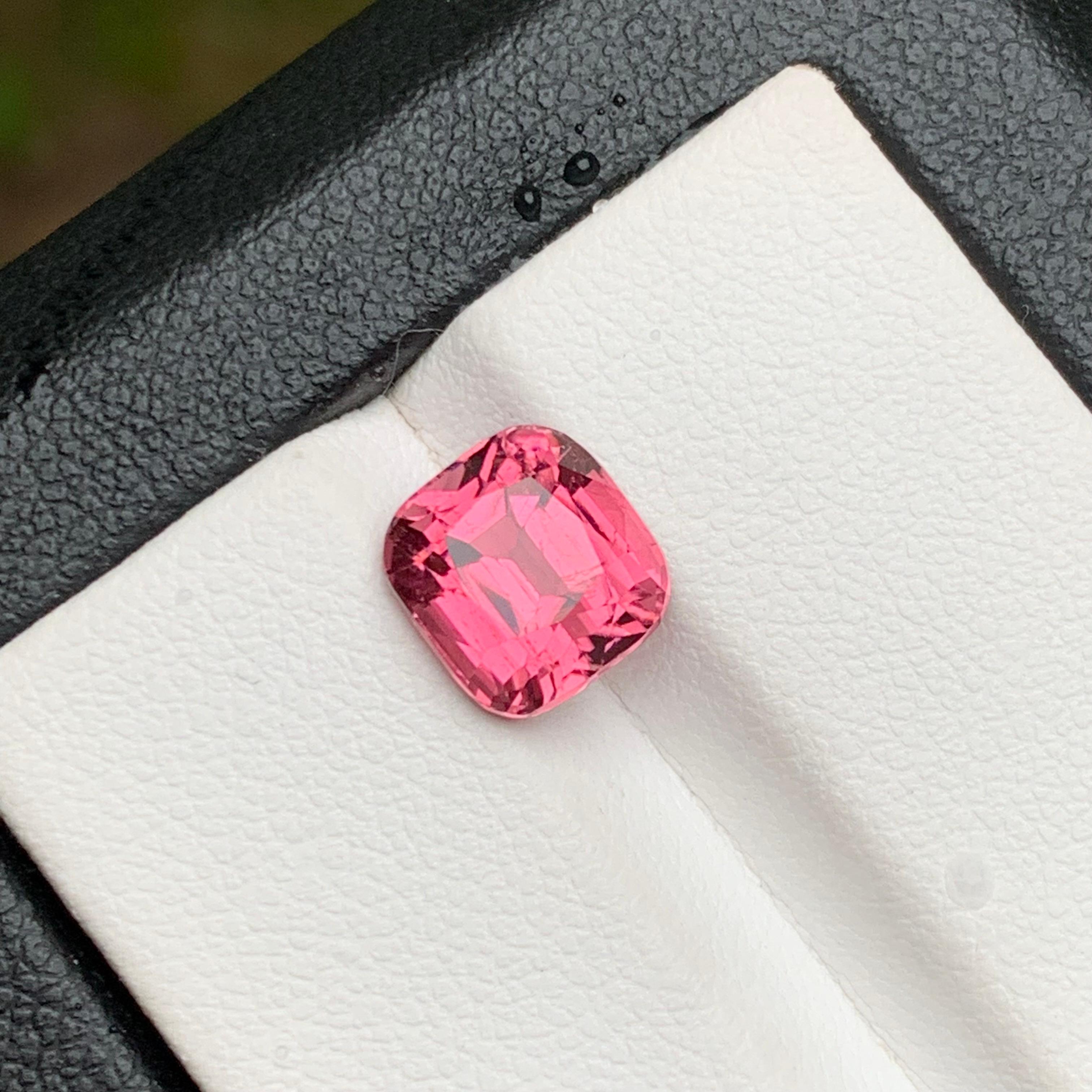 Bague en tourmaline naturelle rose vif, pierre précieuse non sertie de 3,05 carats, taille coussin pour bijoux en vente 5