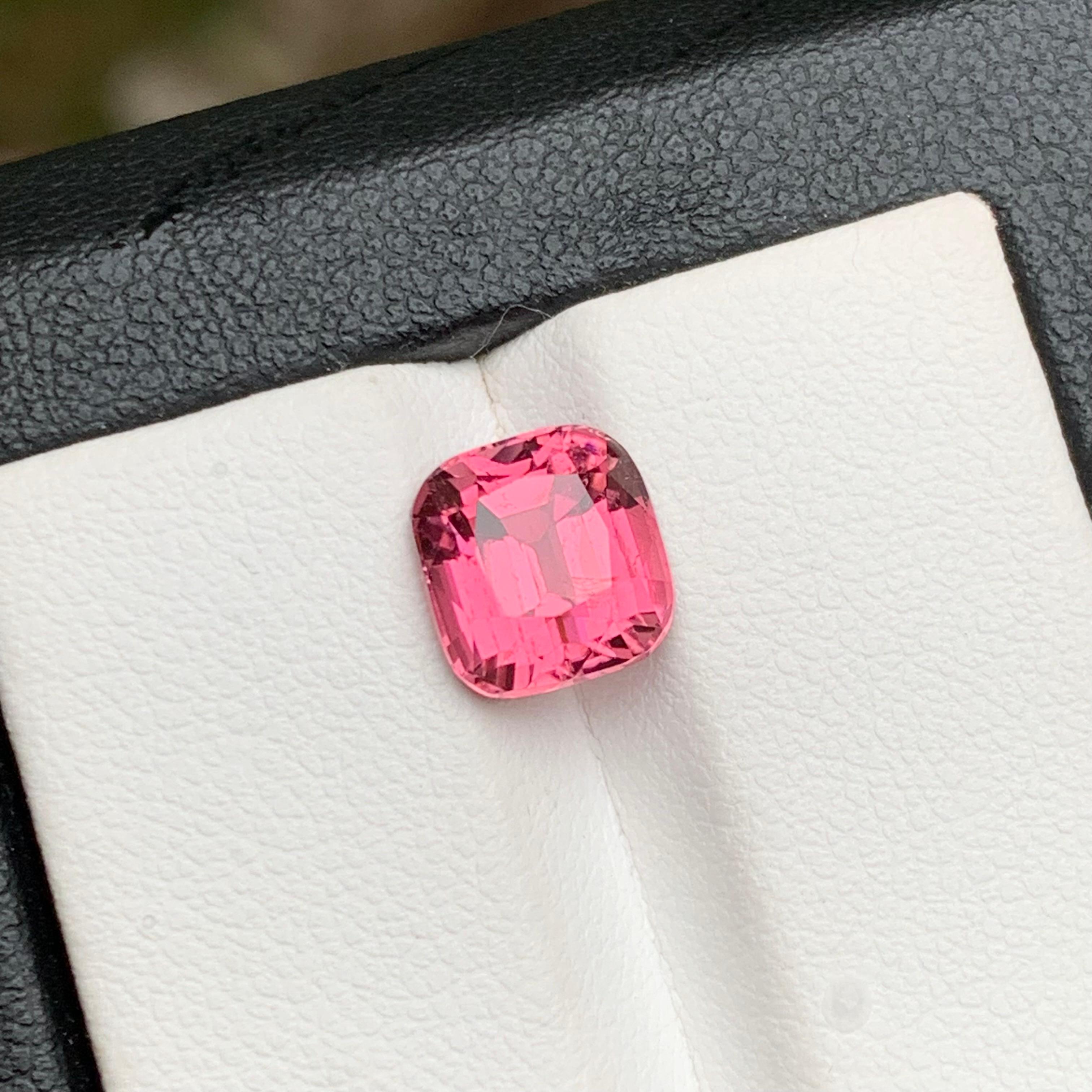 Bague en tourmaline naturelle rose vif, pierre précieuse non sertie de 3,05 carats, taille coussin pour bijoux en vente 6