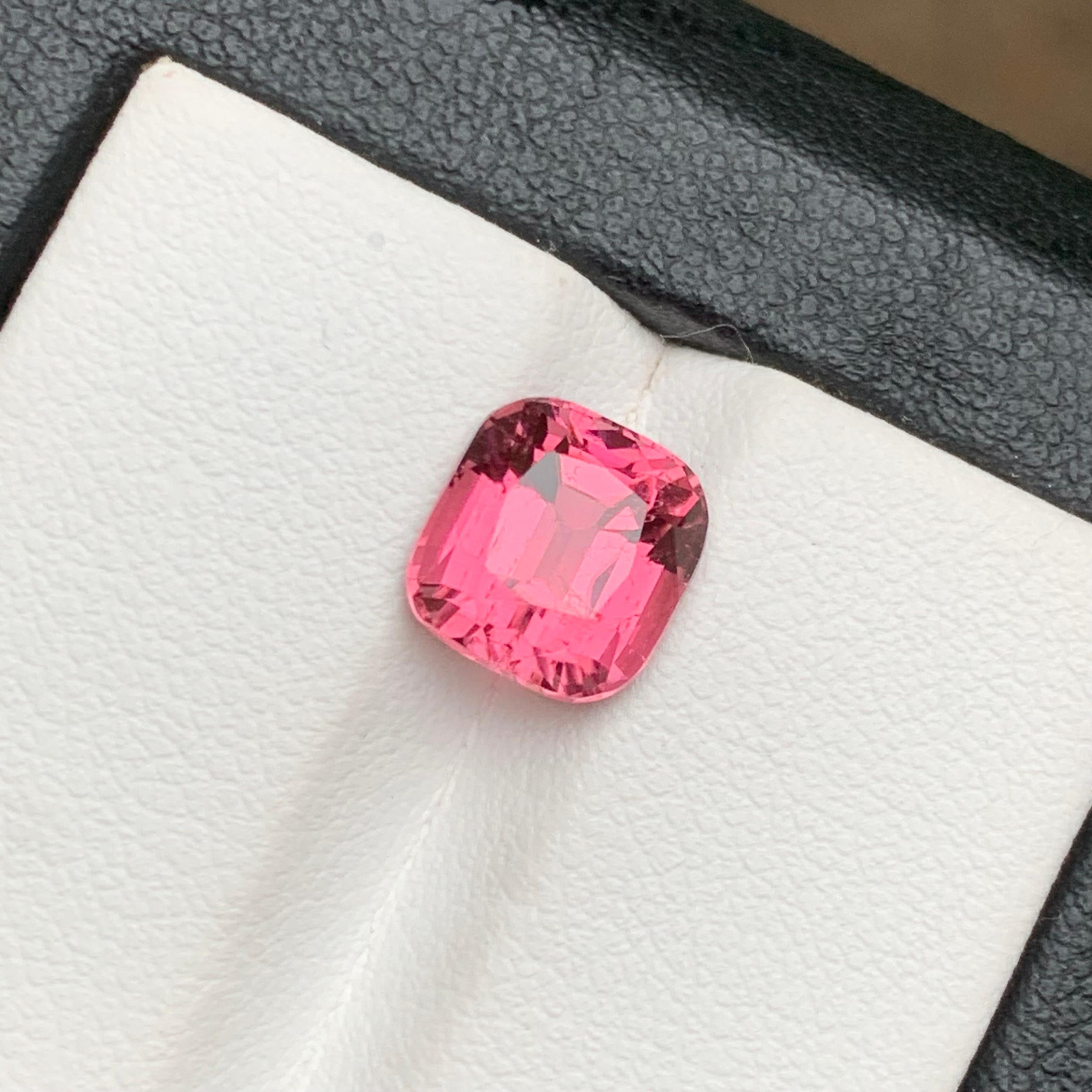 Bague en tourmaline naturelle rose vif, pierre précieuse non sertie de 3,05 carats, taille coussin pour bijoux en vente 7