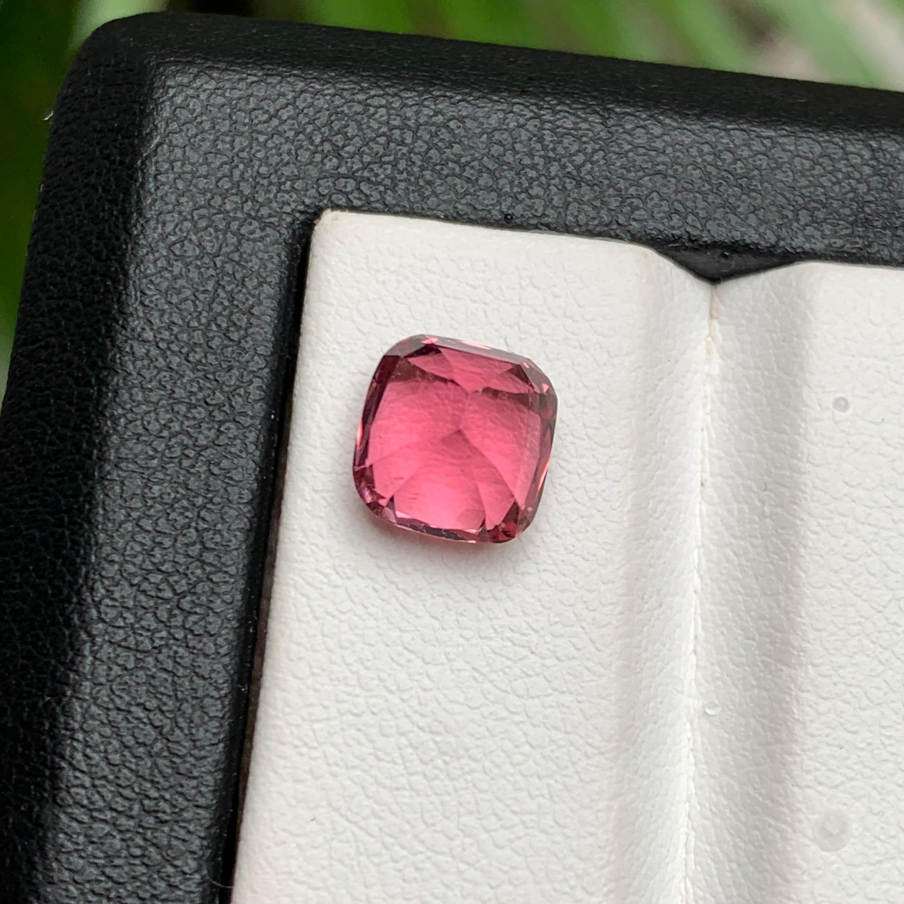 Taille coussin Bague en tourmaline naturelle rose vif, pierre précieuse non sertie de 3,05 carats, taille coussin pour bijoux en vente