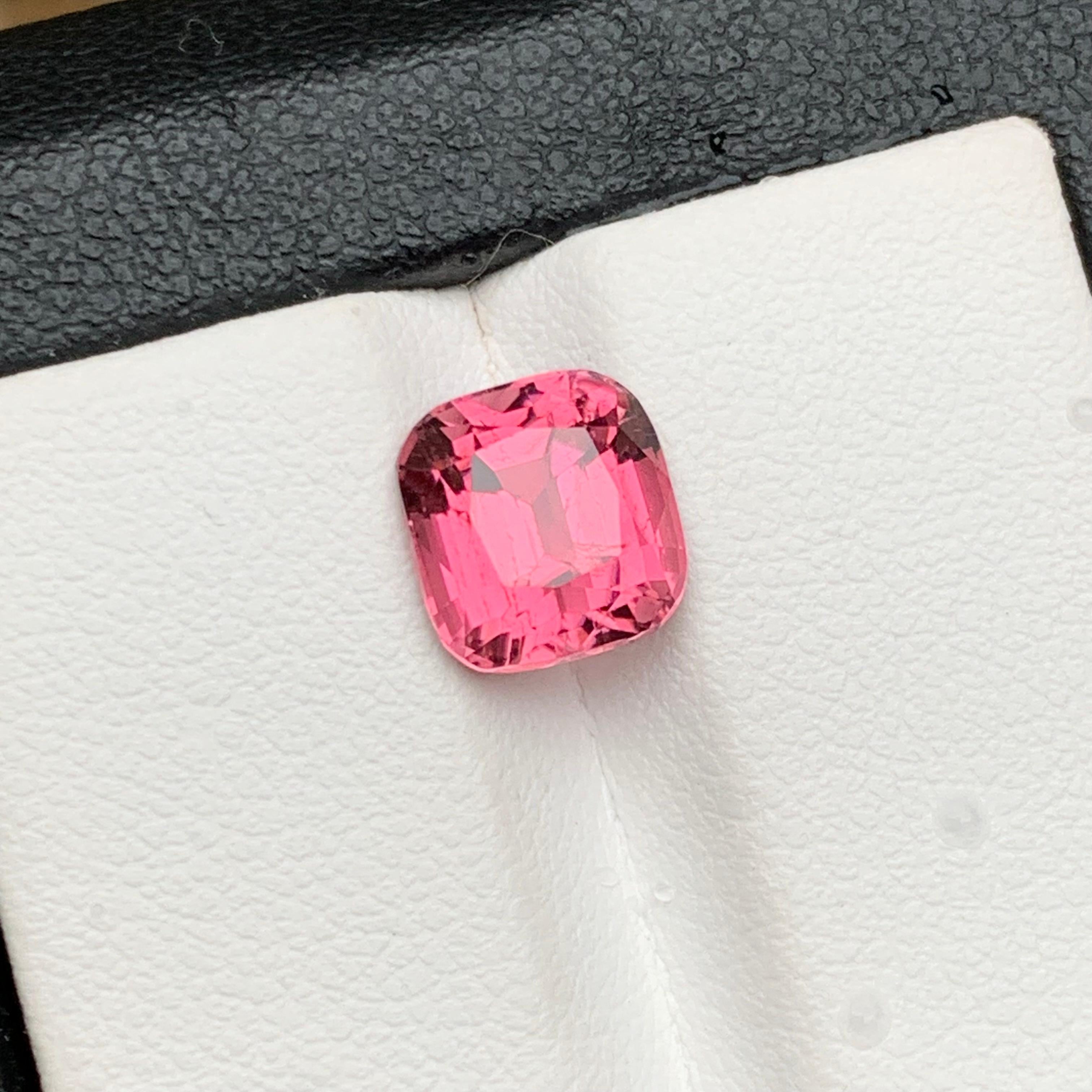 Bague en tourmaline naturelle rose vif, pierre précieuse non sertie de 3,05 carats, taille coussin pour bijoux Neuf - En vente à Peshawar, PK