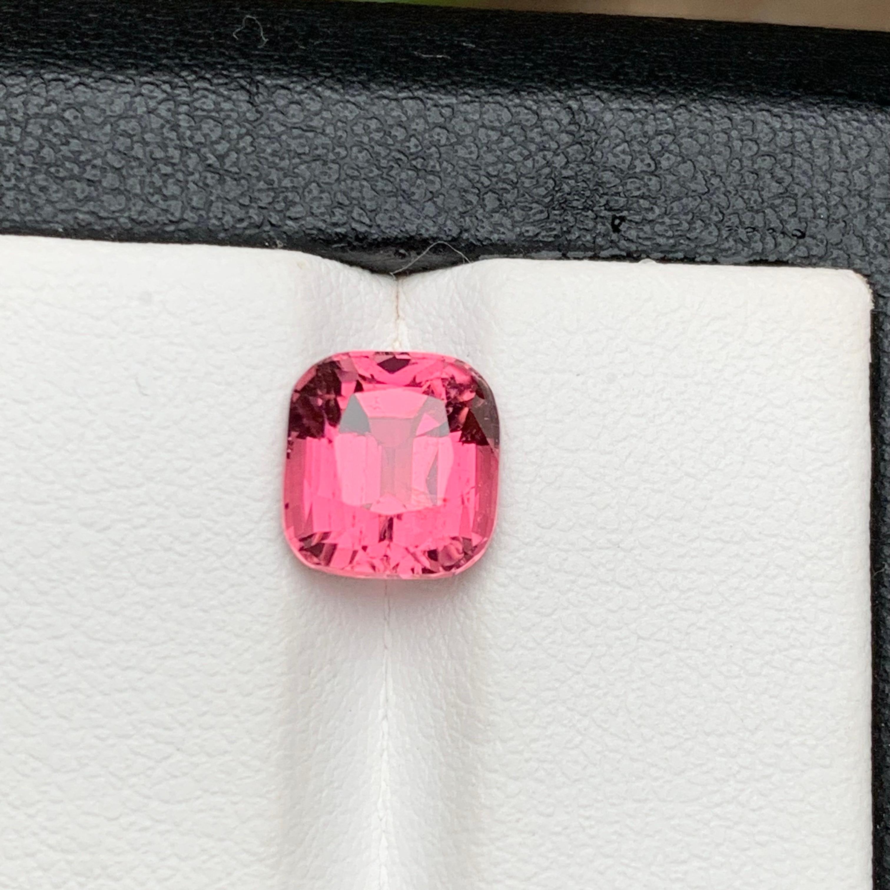 Bague en tourmaline naturelle rose vif, pierre précieuse non sertie de 3,05 carats, taille coussin pour bijoux Unisexe en vente