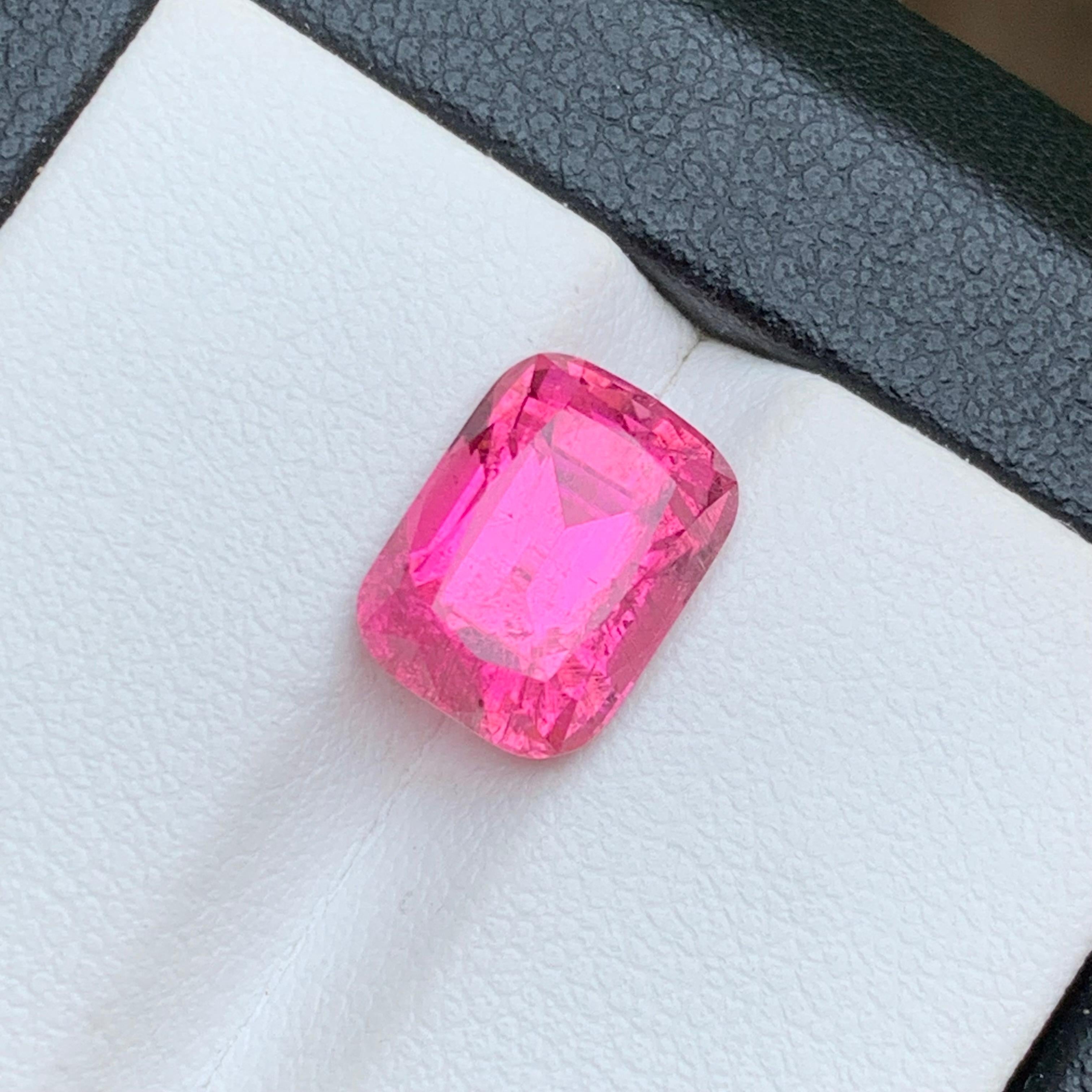 Bague en tourmaline naturelle rose vif, pierre précieuse non sertie de 4.15 carats, taille coussin pour bijoux Unisexe en vente