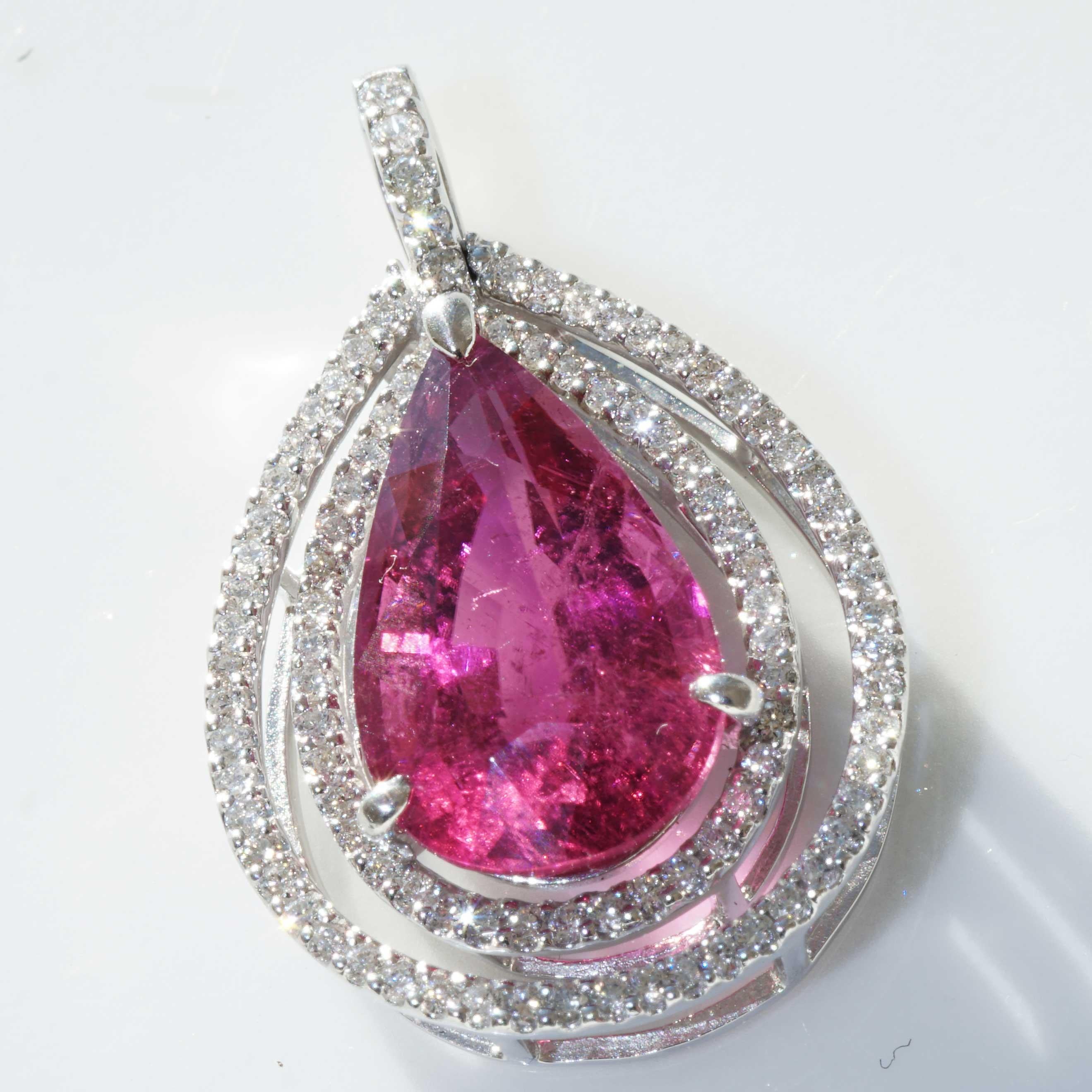 Pendant with rare rubelite (tourmaline) of 7.58 ct, hot pink in bright color quality, with a few natural. Liquid inclusions, double row in halo style surrounded by full-cut brilliant-cut diamonds totaling approx. 0.61 ct TW (fine white G) / VS (very