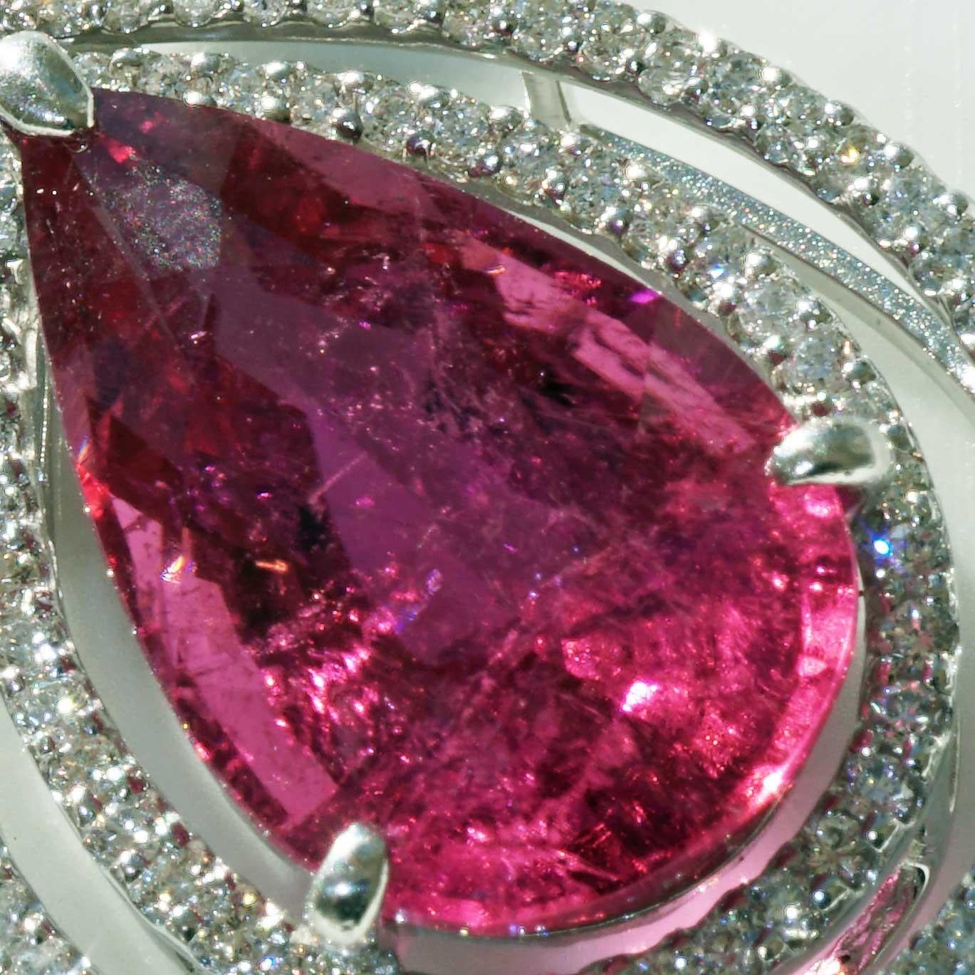 Hot Pink Rubelite Brilliant Pendant 7.58 ct 0.61 ct TW VS great rare Color  In New Condition For Sale In Viena, Viena