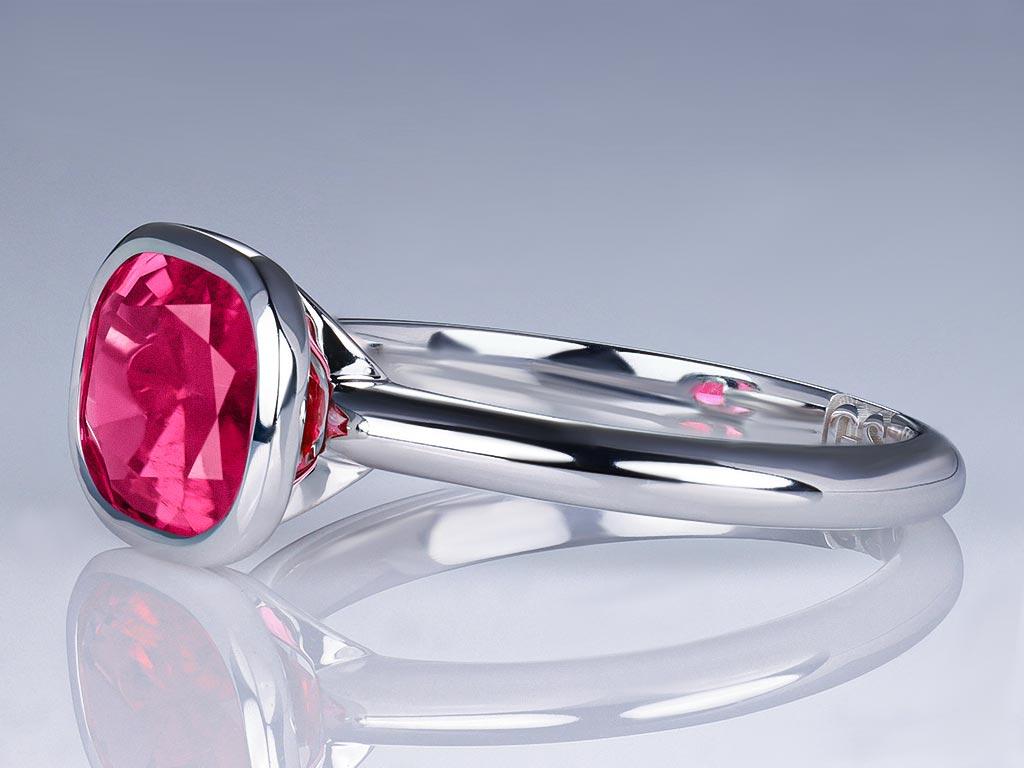 Modern Hot Pink Rubellite Ring 2.32 ct in 18K white gold For Sale