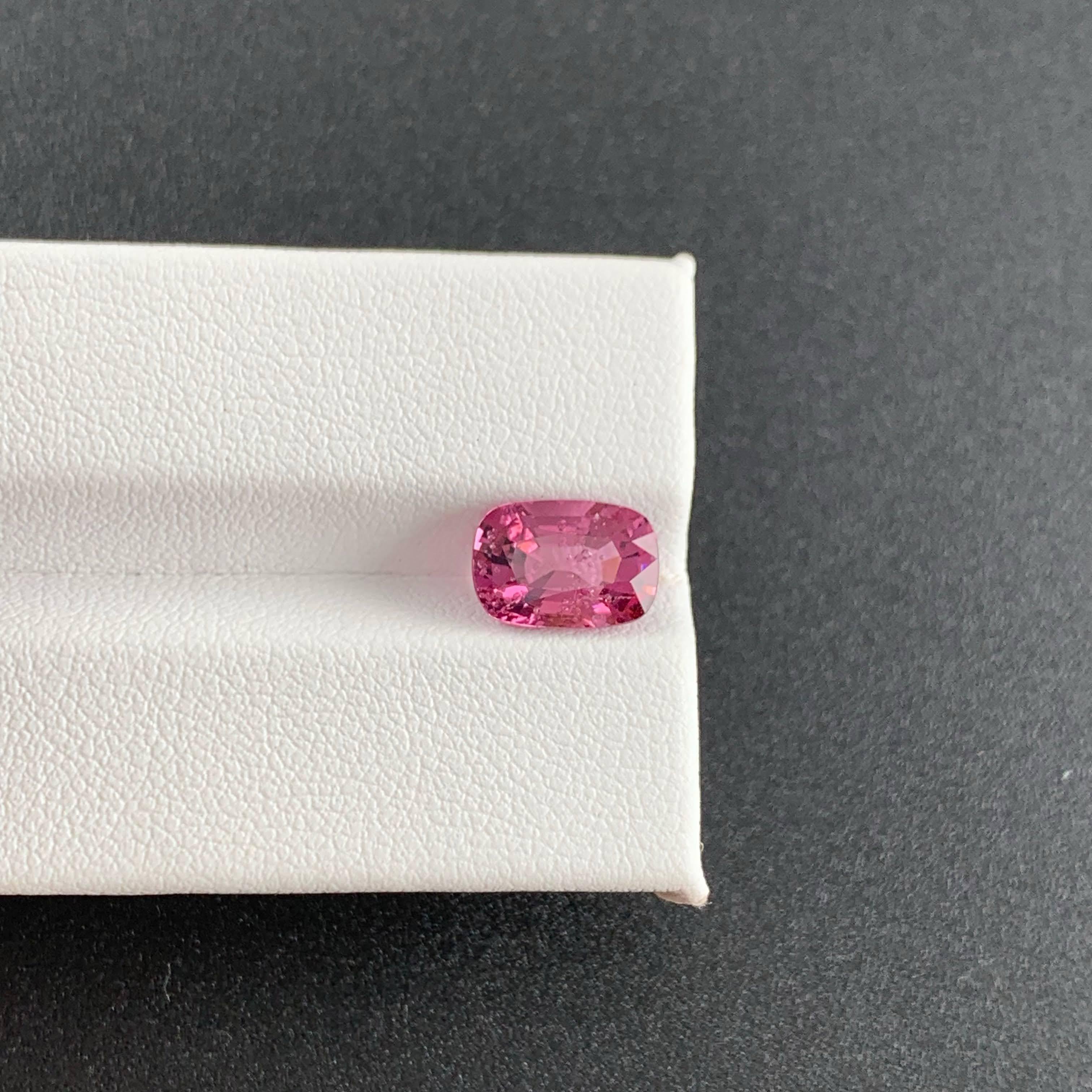 Modern Hot Pink Sakura Spinel Loose Stone 3.0 Carats Natural Spinel Faceted Spinel Gems For Sale