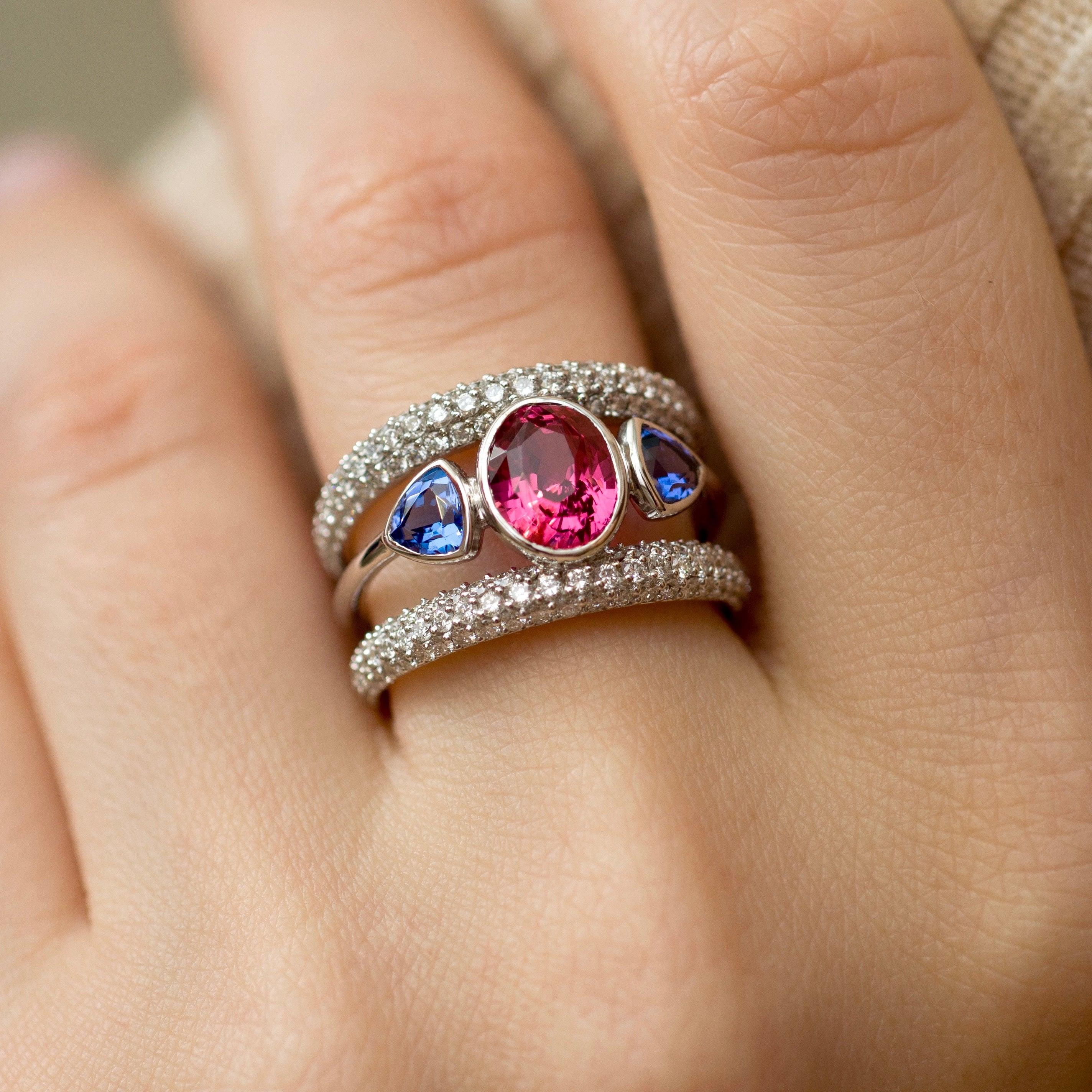 For Sale:  Hot Pink Sapphire 2, 5 Ct with Tanzanites and Diamonds 18 Karat White Gold Ring 4