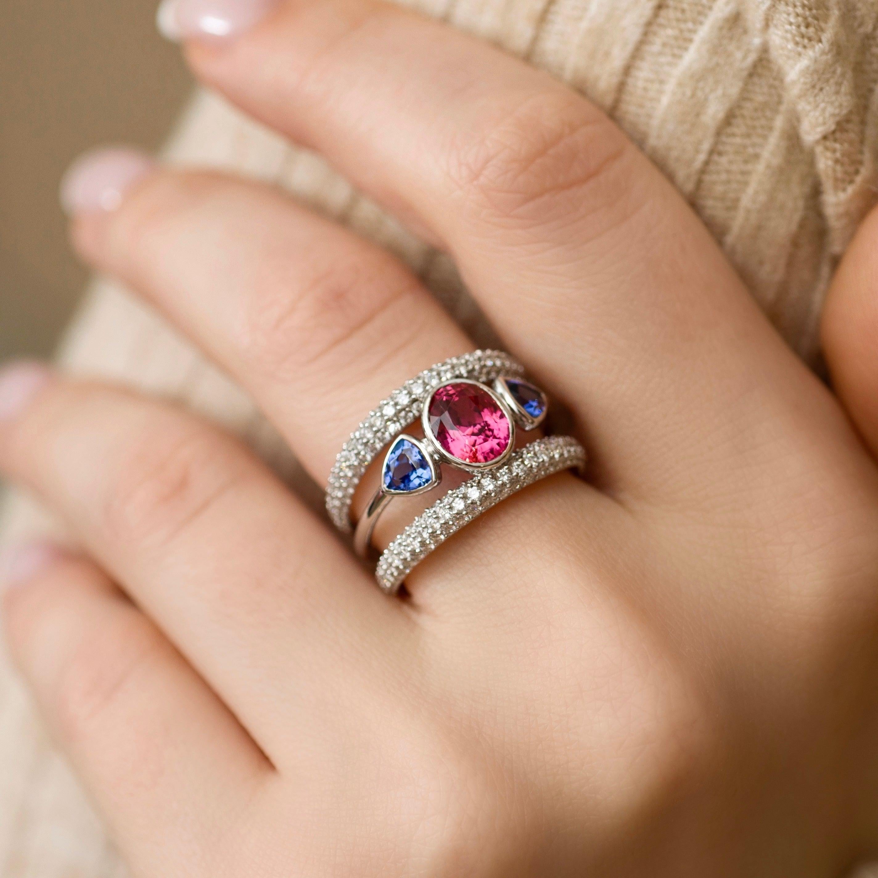 For Sale:  Hot Pink Sapphire 2, 5 Ct with Tanzanites and Diamonds 18 Karat White Gold Ring 5