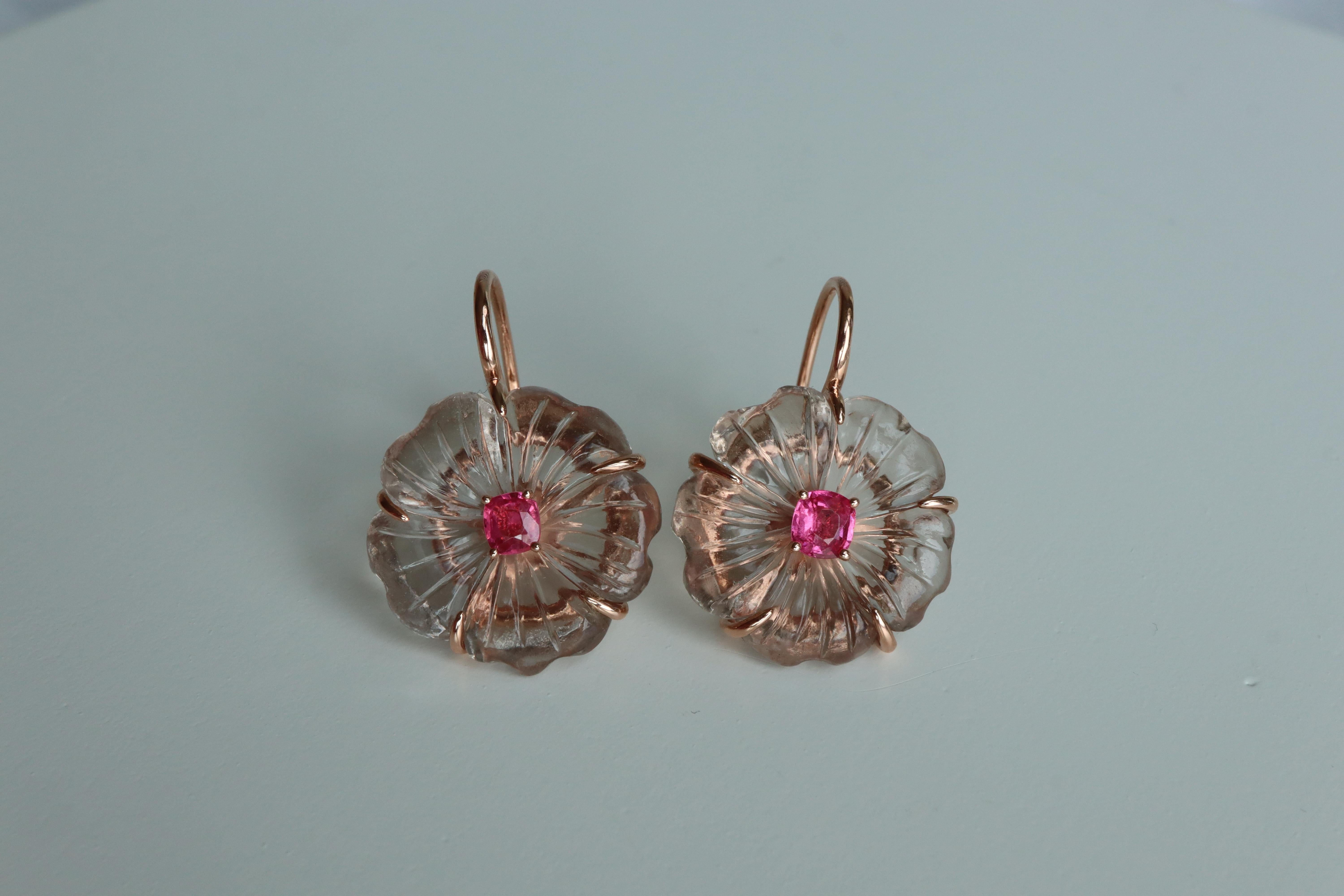 Art Déco Orecchino con spinello rosa caldo e quarzo rosa naturale in oro massiccio 18 carati in vendita
