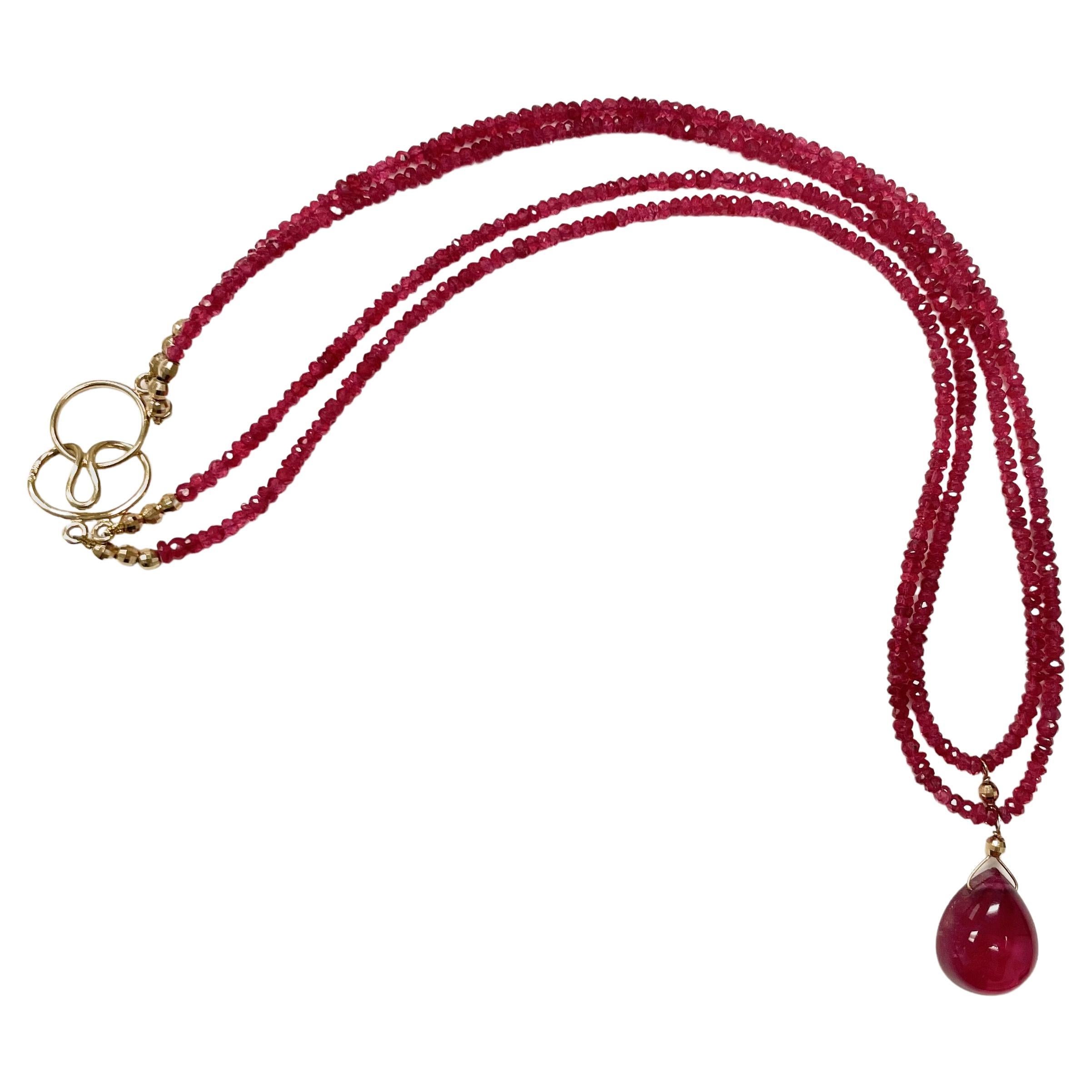 Doppelreihige Halskette aus rosa Spinell mit rotem Rubellit-Turmalin-Anhänger (Cabochon) im Angebot