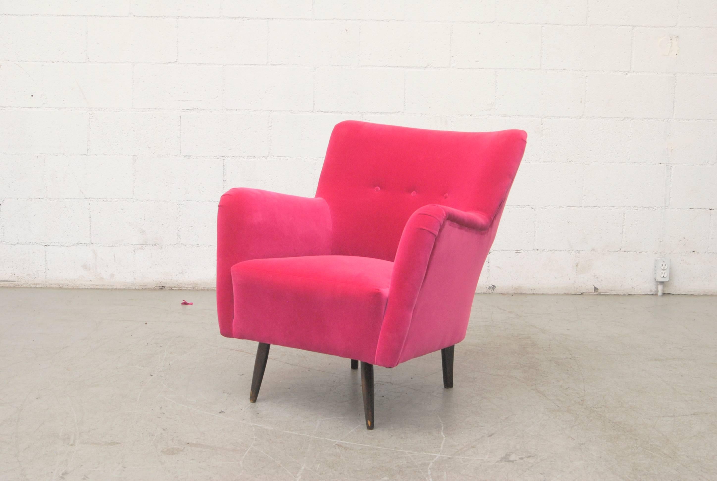 hot pink chair