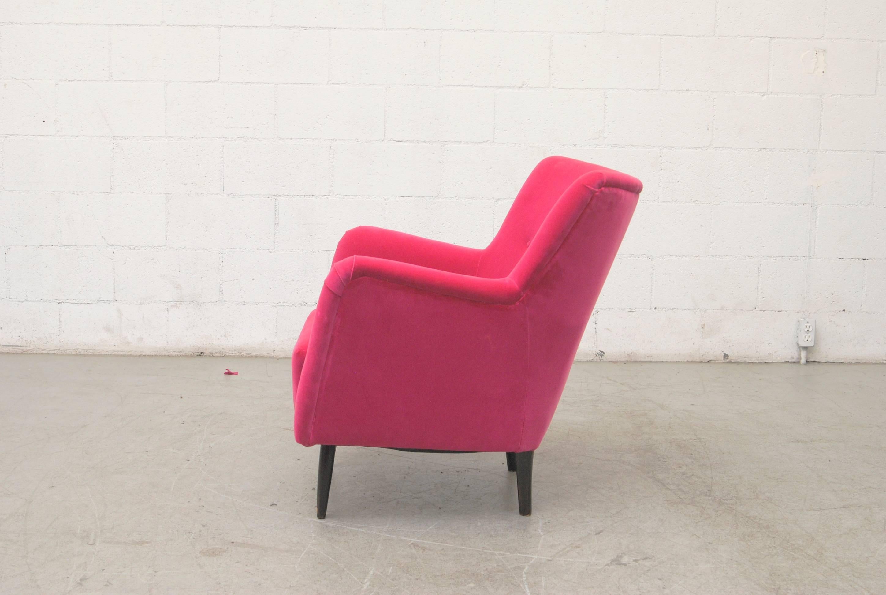 hot pink lounge chair