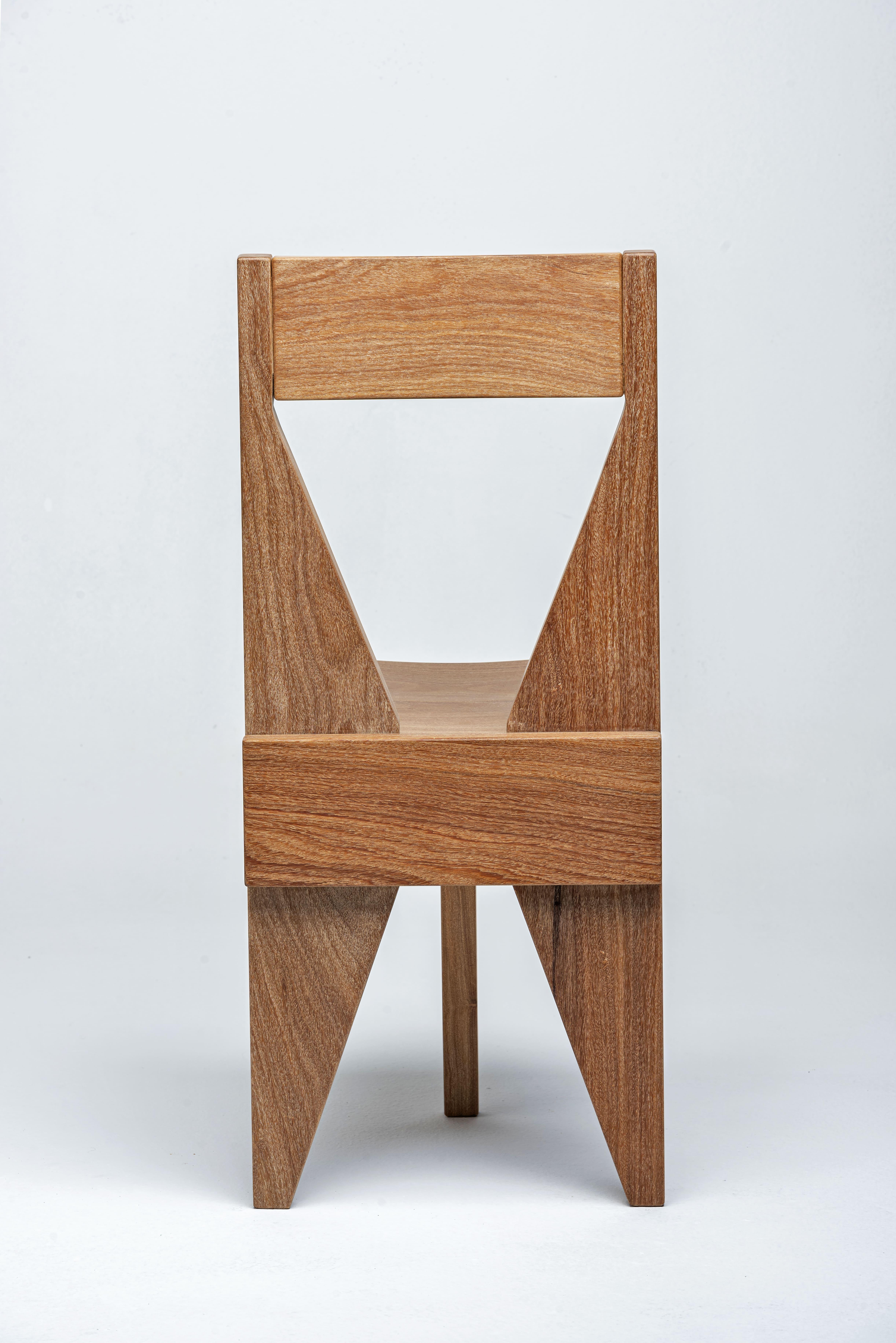 Travail du bois Chaise d'hôtel - 2024 Reissue, Wood - par José Zanine Caldas en vente
