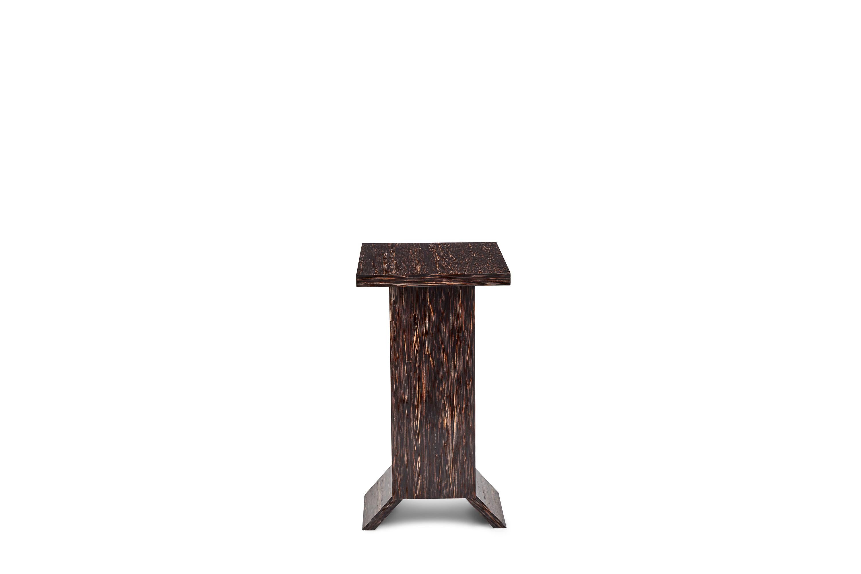Tacheté Table d'appoint « Hotel de Tour » en bois de palmier à la manière de Pierre Chareau en vente