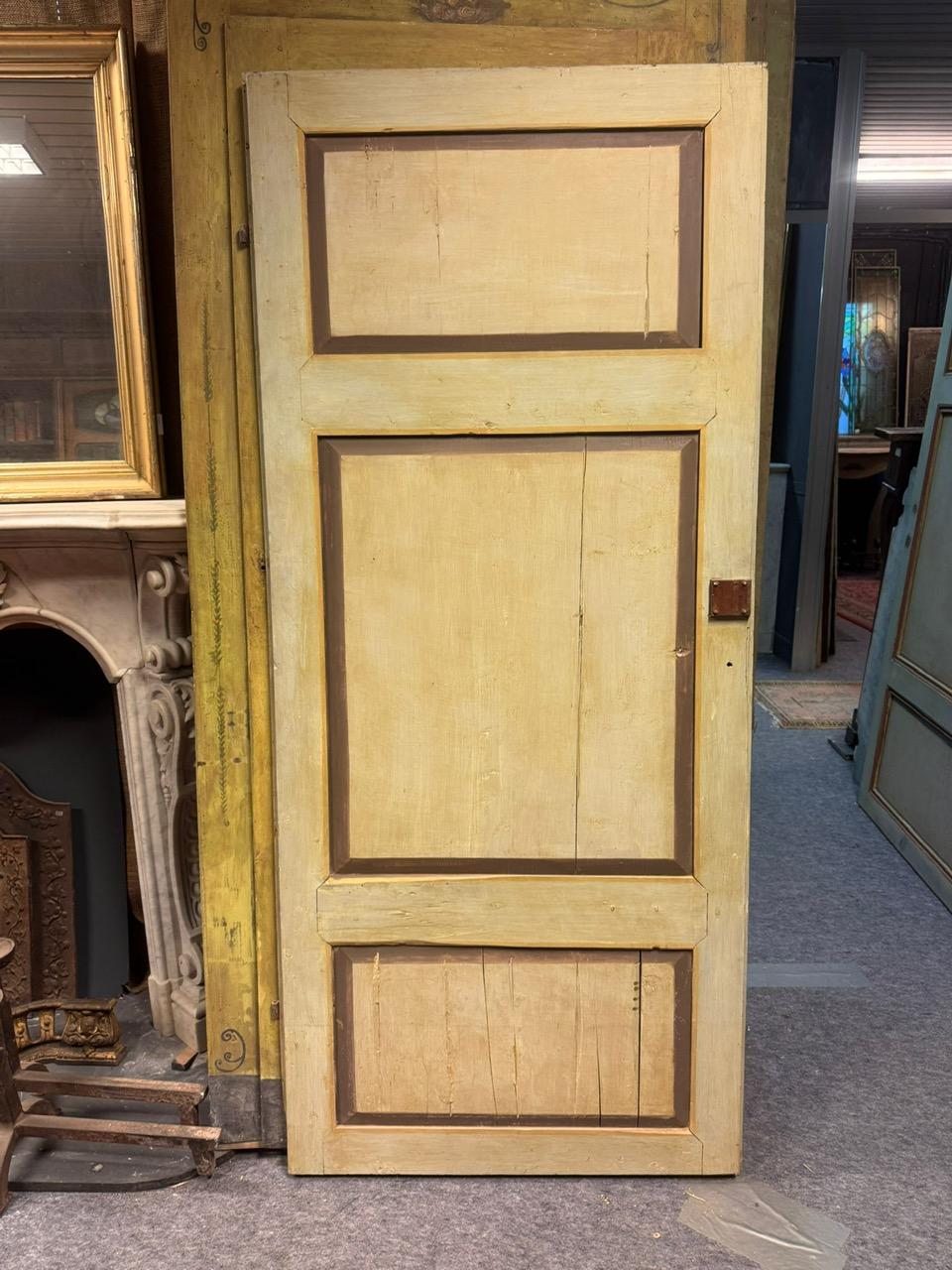 Puerta de hotel de madera lacada y pintada, Italia Italiano en venta