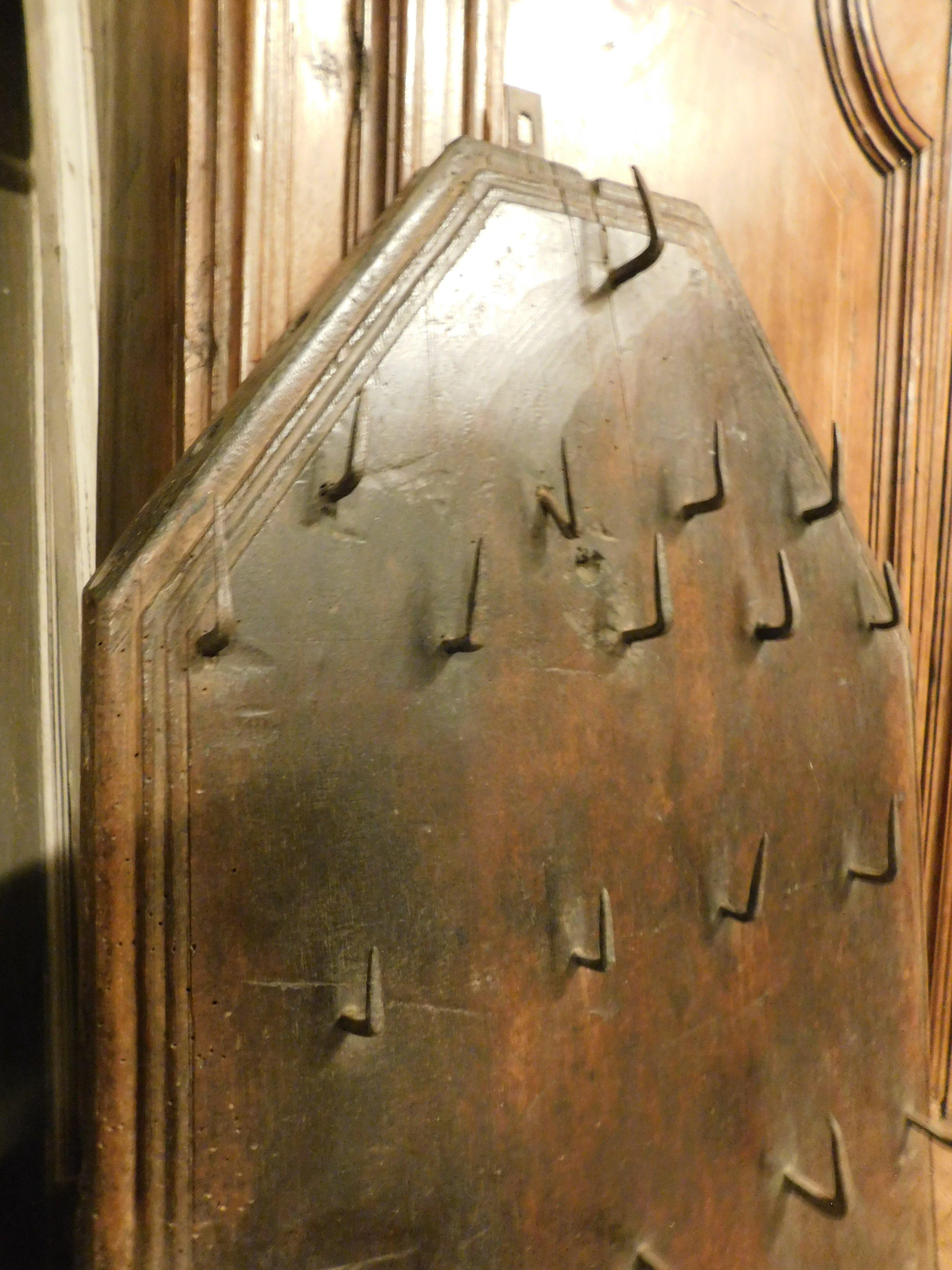 Italian Hotel key holder in walnut wood with keys, Italy For Sale