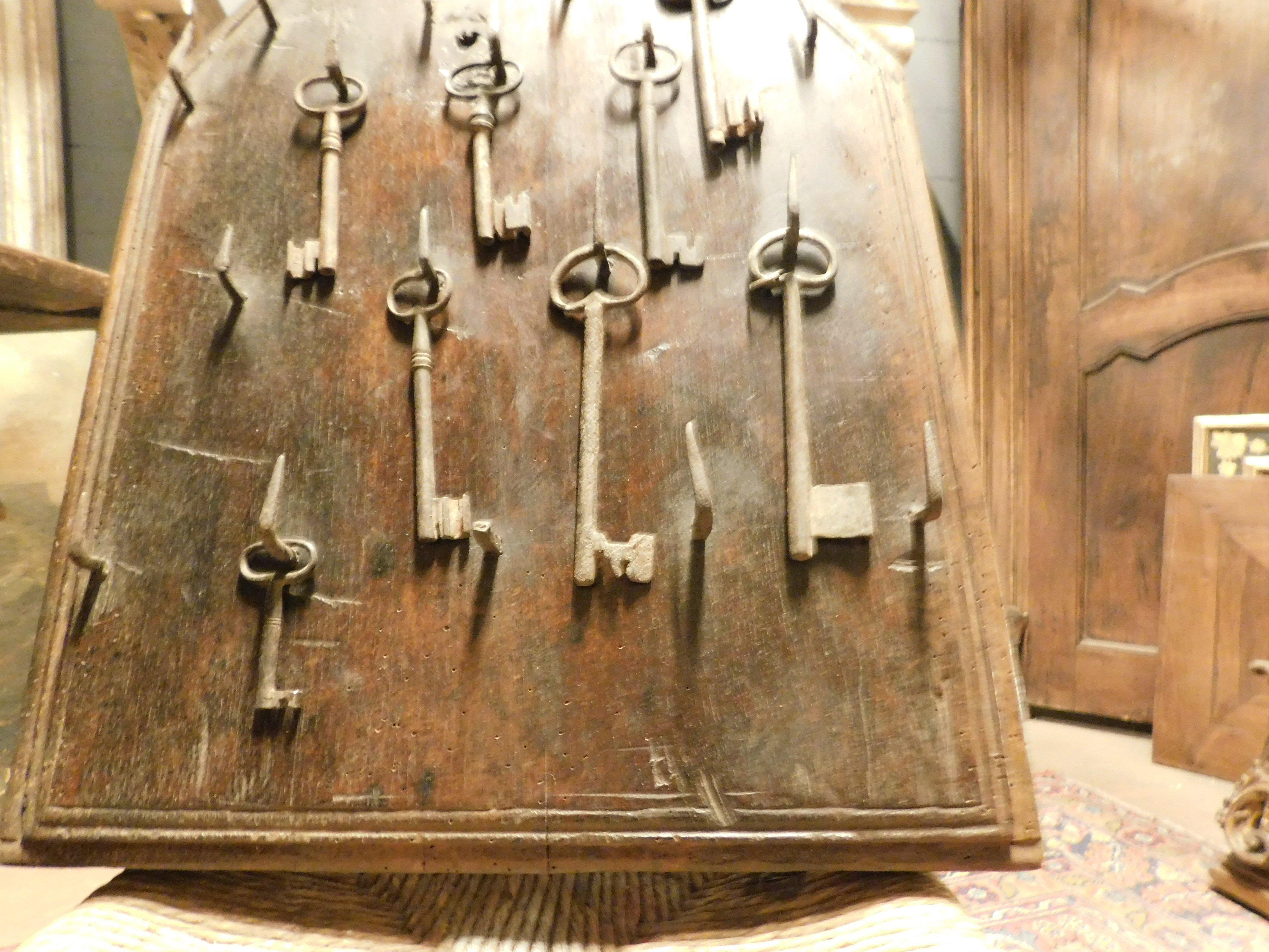 Hotel key holder in walnut wood with keys, Italy For Sale 1