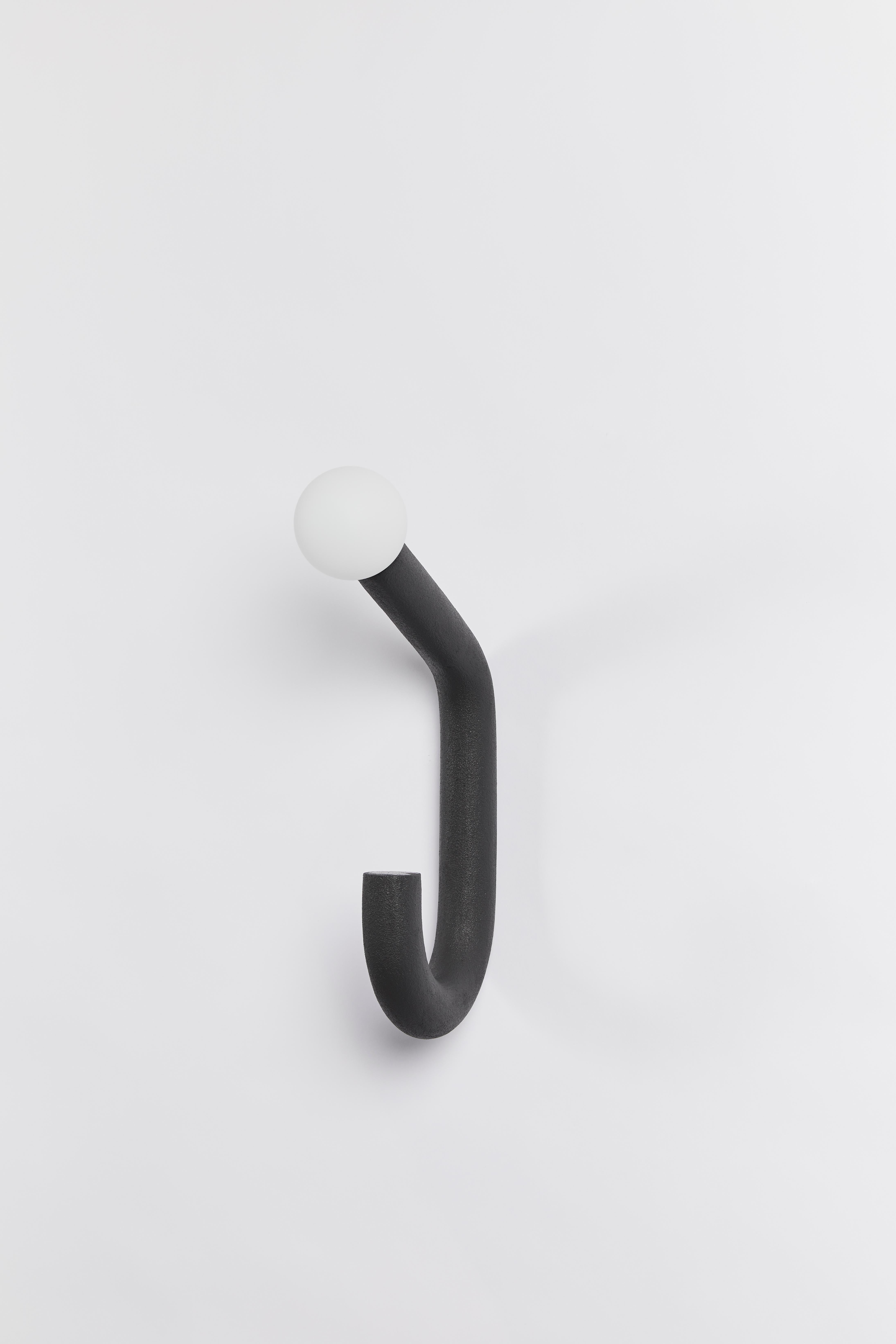 La série de lampes pour hôtels est un exemple du procédé de fabrication innovant et audacieux des extensions à fil chaud. Hot wire extensions est une jeune marque de design durable, dédiée à l'exploration des matériaux et à l'ingénierie
