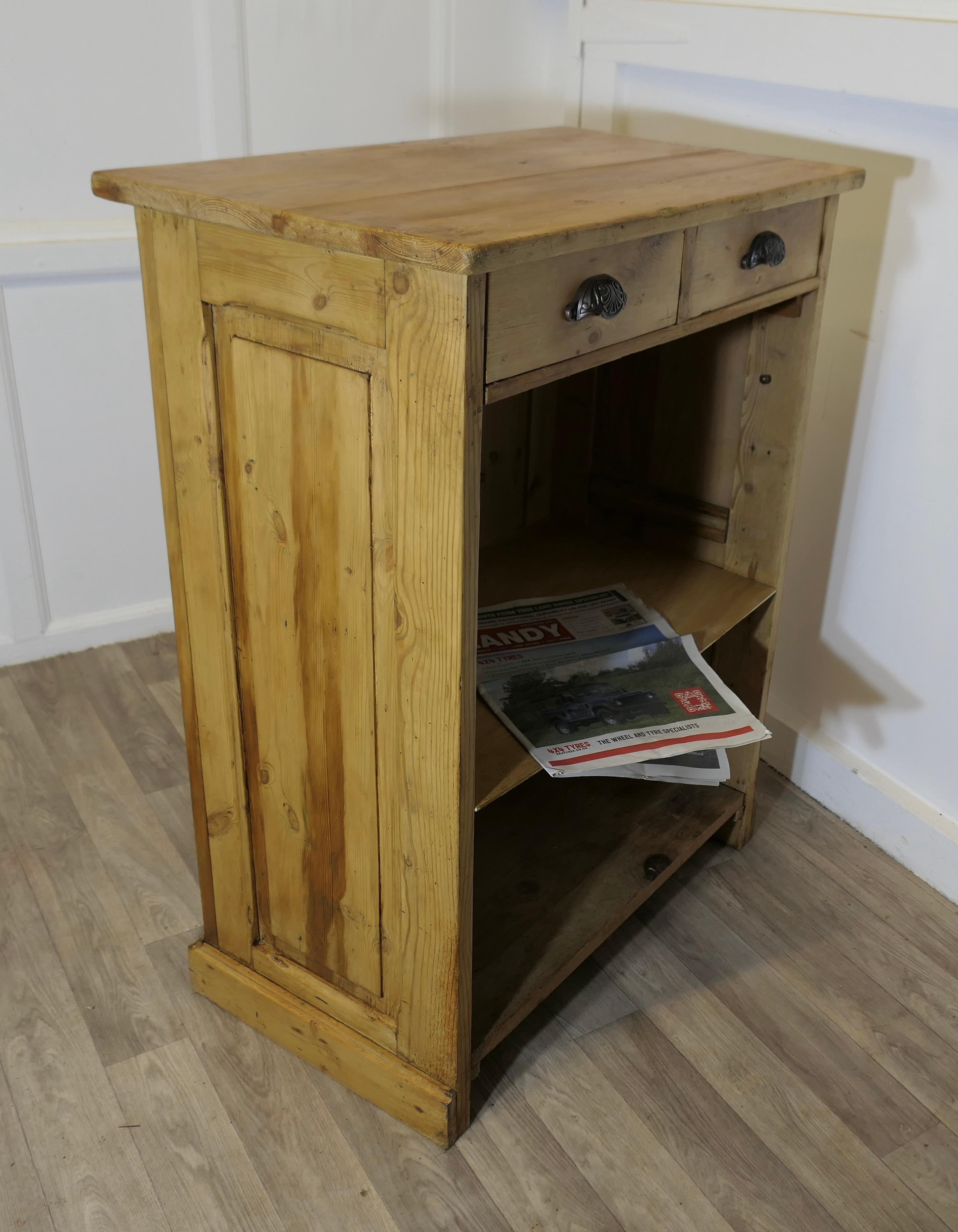 Hotel Restaurant Reception Hostess Greeting Station, Greeter in Pine In Good Condition For Sale In Godshill, Isle of Wight