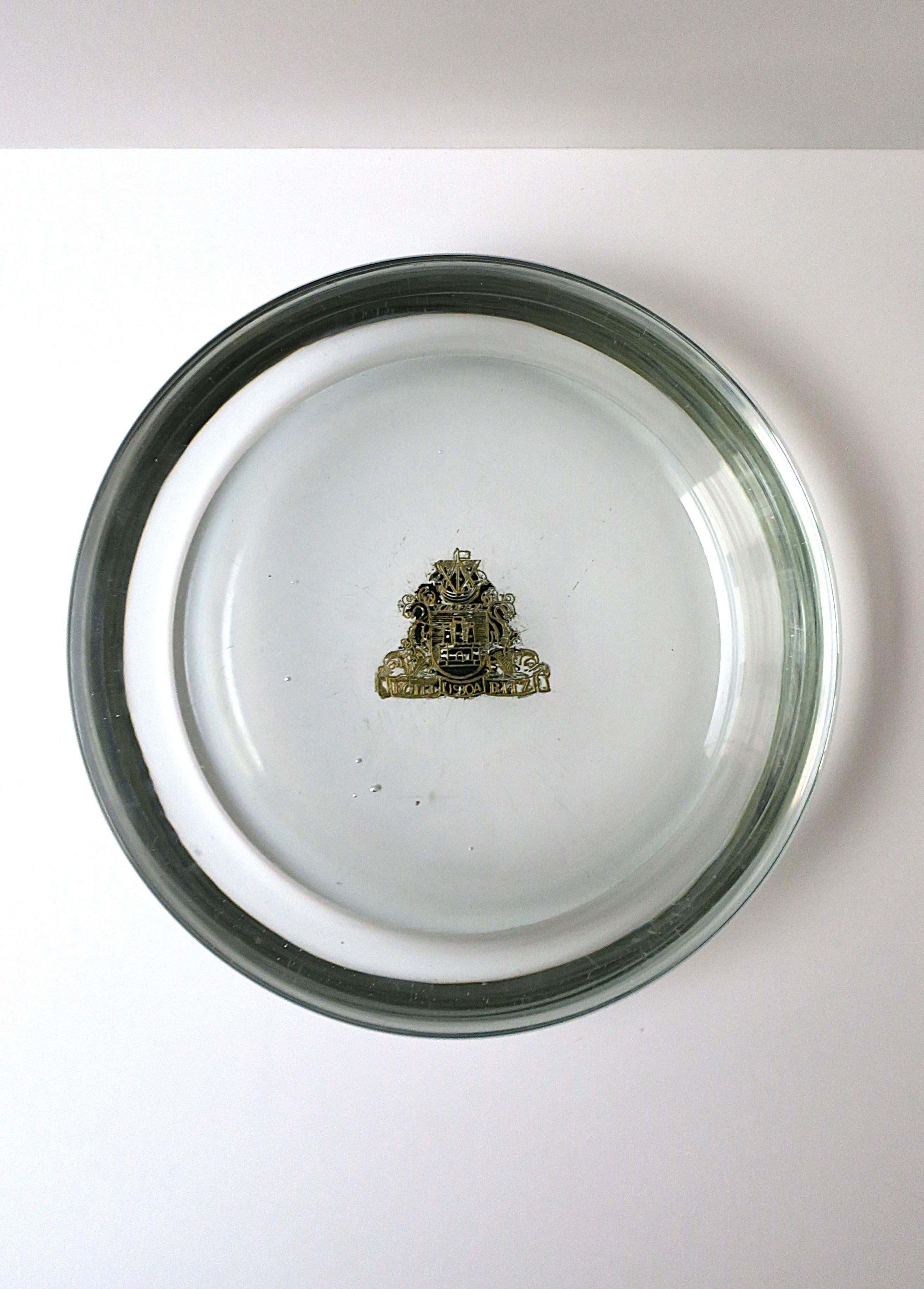 Videopoche de cristal, considerable y relativamente grande, procedente del Hotel Ritz Lisboa (Lisboa), Portugal, de mediados a finales del siglo XX. No se observan desconchones. La pieza pesa aproximadamente 3,5 kg.

