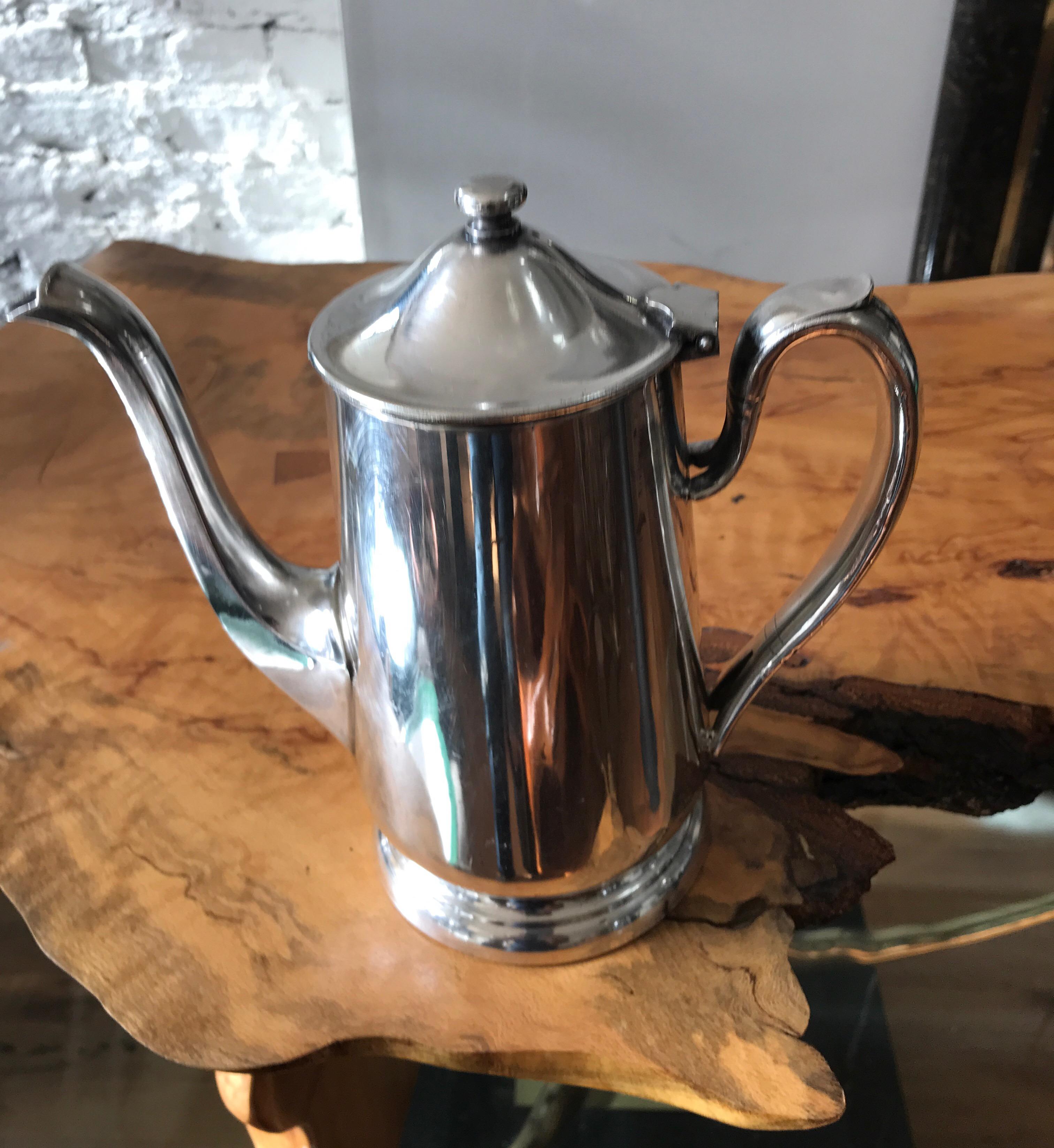 Substantial Mid-Century Modern hotel silver coffee pot or pitcher.
Well made great profile.
Stamped Victor S Co.
By repute from the Waldorf Astoria Hotel in New York.