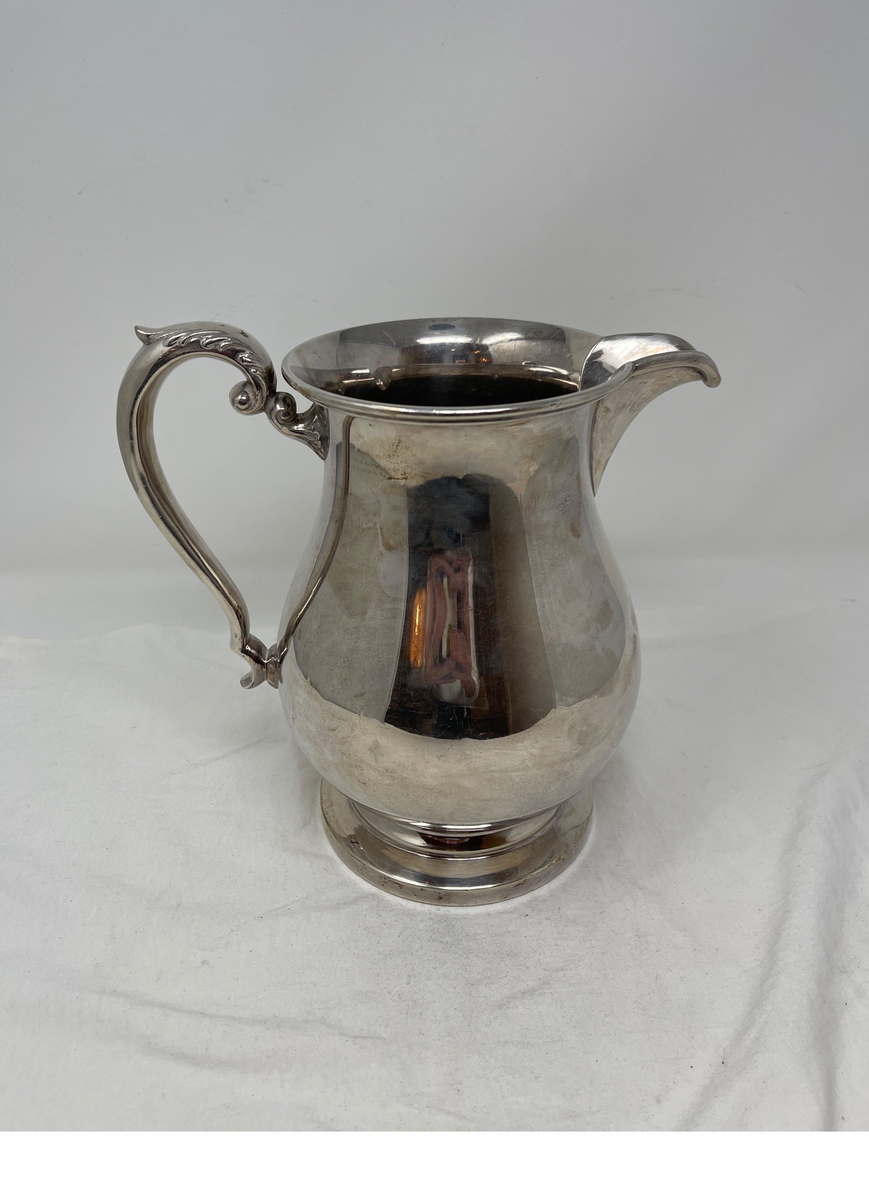 Fluted hotel silver pitcher - 19th century. This stylish classic form harmonizes with both traditional and modern settings. Add a vintage and classic style to your morning coffee and tea. 

Measures: 5