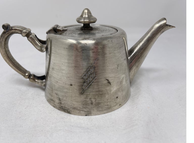 Enjoy this charming 19th Century tea pot from Le Grand Cercle, France. 

2 5/8
