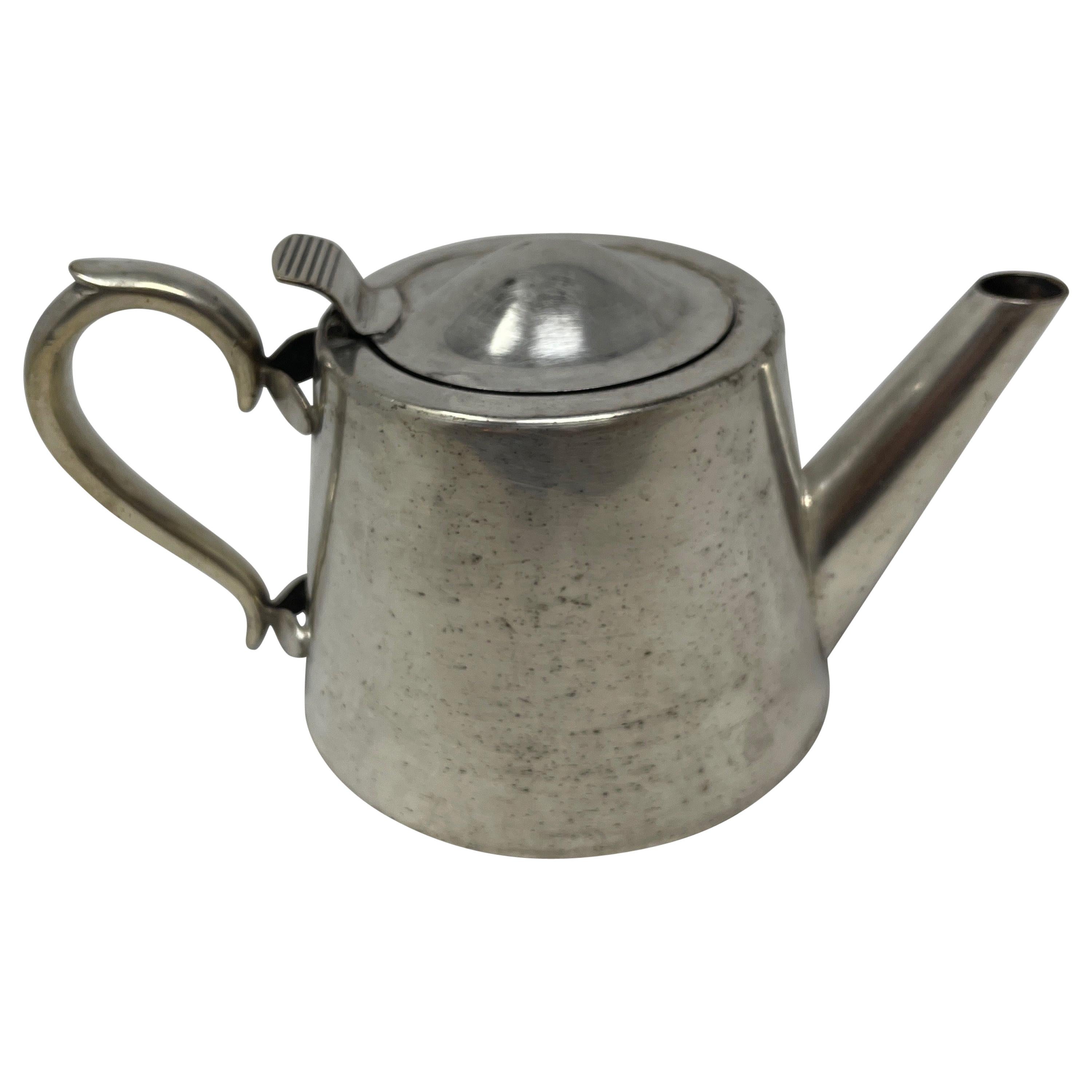 Hotel Silver Tea Pot en vente