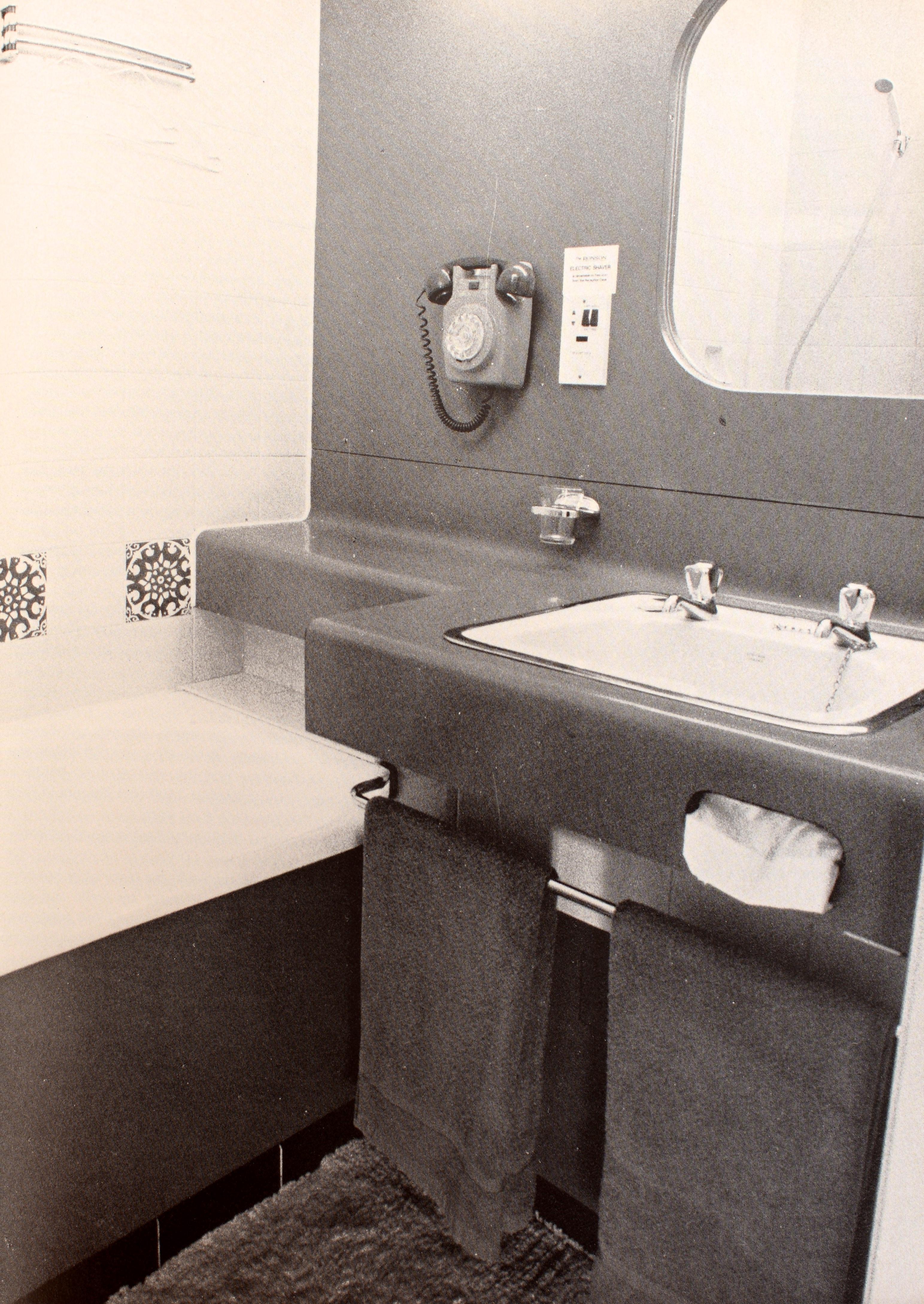 Hotels, Motels und Condominiums-Pflanz, Design und Maintenance von Fred Lawson im Angebot 6