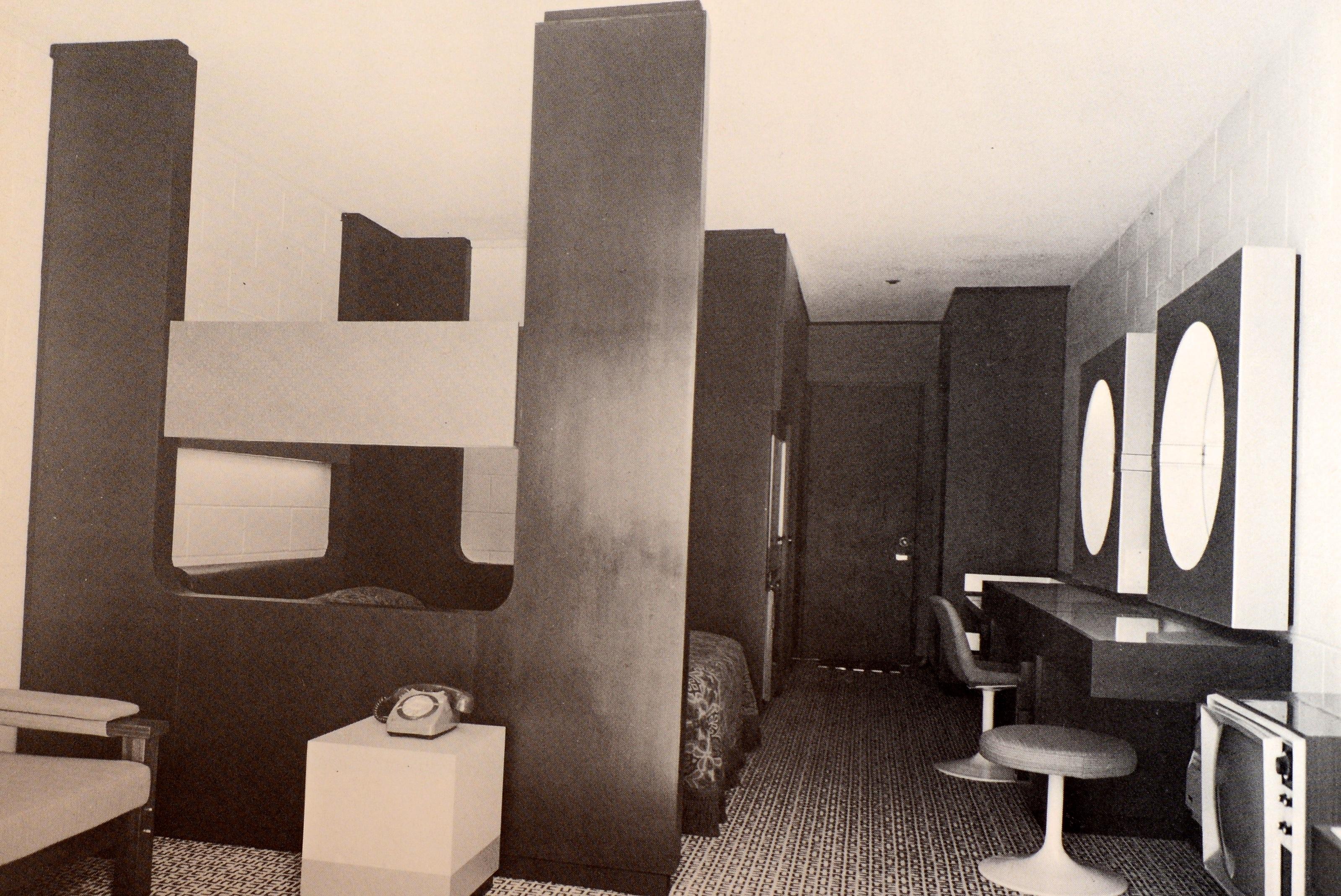 Hotels, Motels und Condominiums-Pflanz, Design und Maintenance von Fred Lawson im Angebot 11