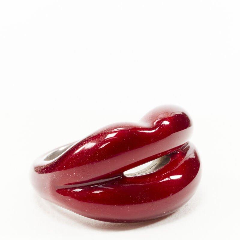 HOTLIPS BY SOLANGE (RED) Special Edition Hotlips red enamel sterling silver ring
Reference: LNKO/A01920
Brand: HOTLIPS BY SOLANGE
Collection: Special Edition (RED)
Material: Enamel, Silver
Color: Red, Silver
Pattern: Solid
Lining:  Silver
Estimated