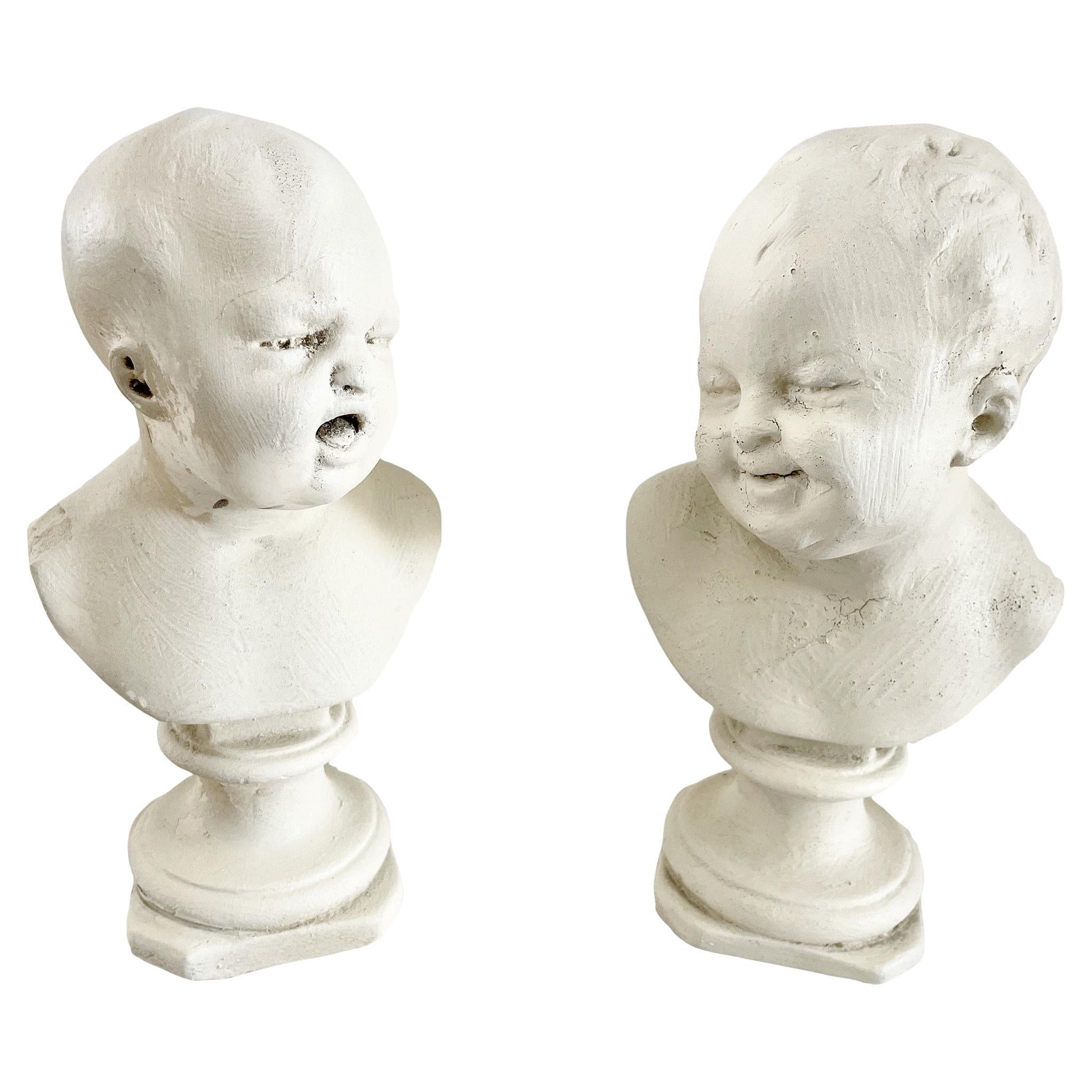 Bustes de Houdin représentant un bébé heureux et un bébé qui pleure - une paire