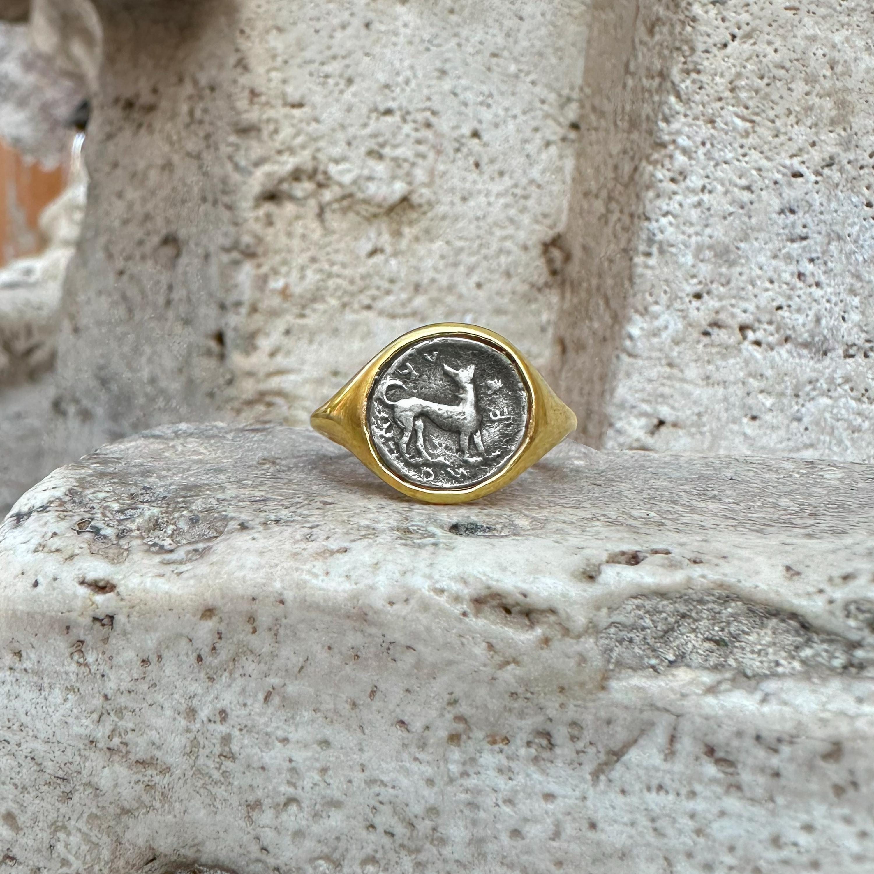 Romano classico Cane da caccia Autentica moneta greca antica 460-450 a.C. Anello in oro 18 Kt in vendita