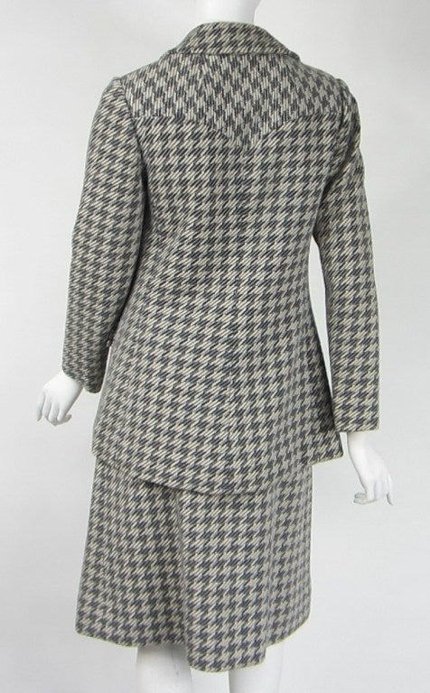 Houndstooth Wool Skirt Suit Made in France Goutille 1970s In Excellent Condition For Sale In Wallkill, NY