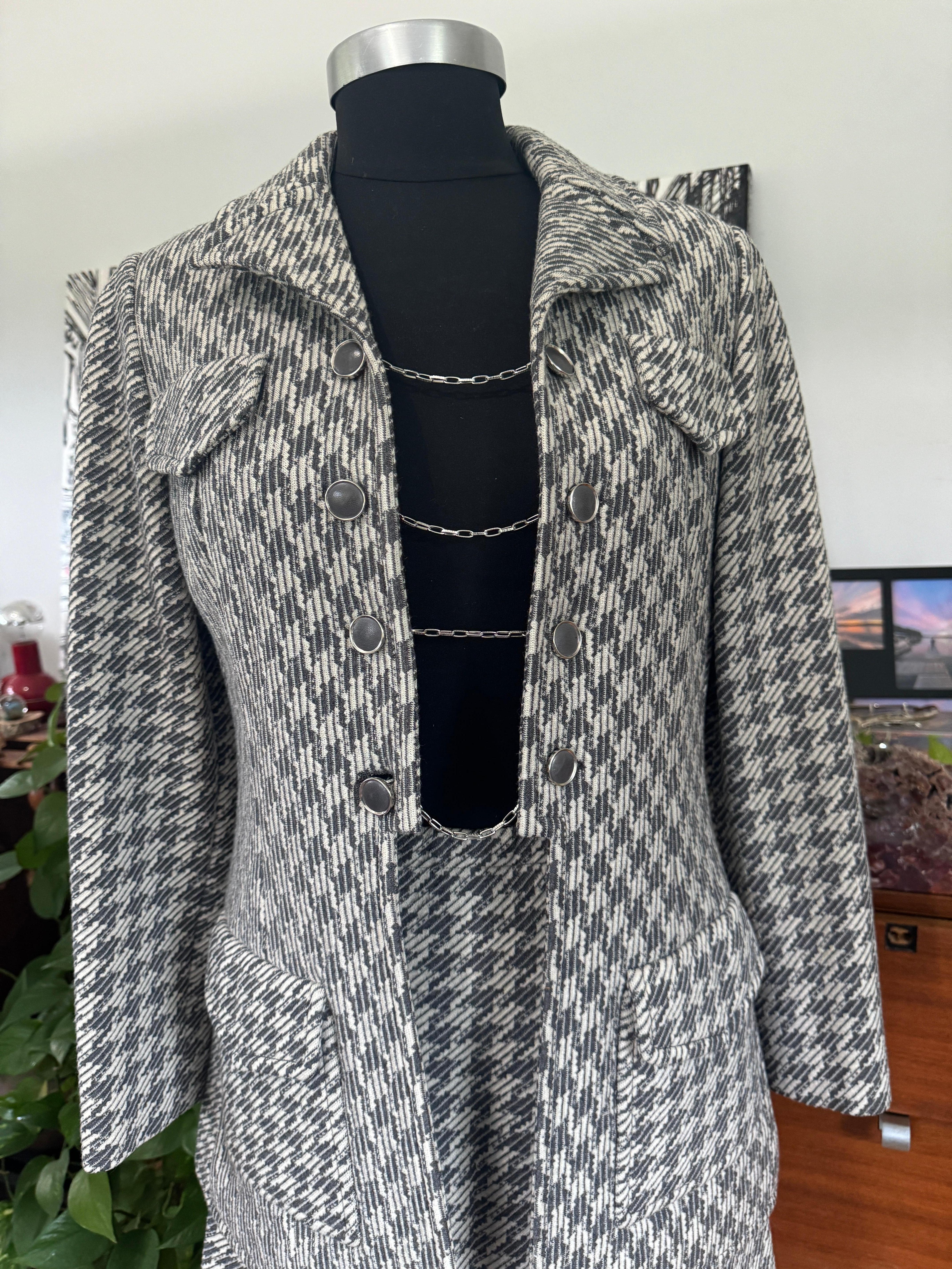 Tailleur jupe pied-de-poule en laine fabriquée en France Goutille, années 1970 Pour femmes en vente
