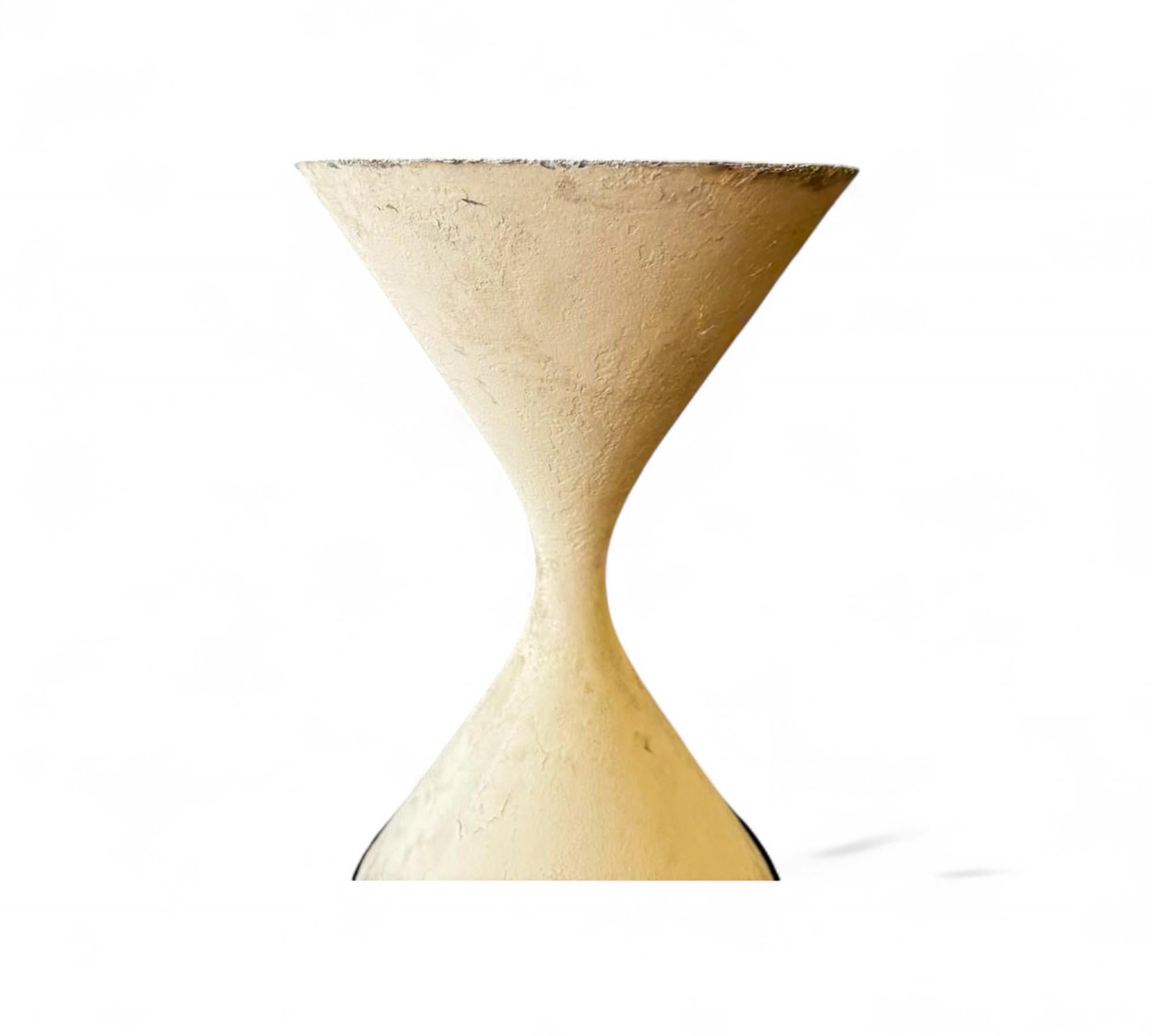 Jardinera en forma de reloj de arena de fibrocemento con base de hierro, Willy Guhl, años 60 Moderno de mediados de siglo en venta