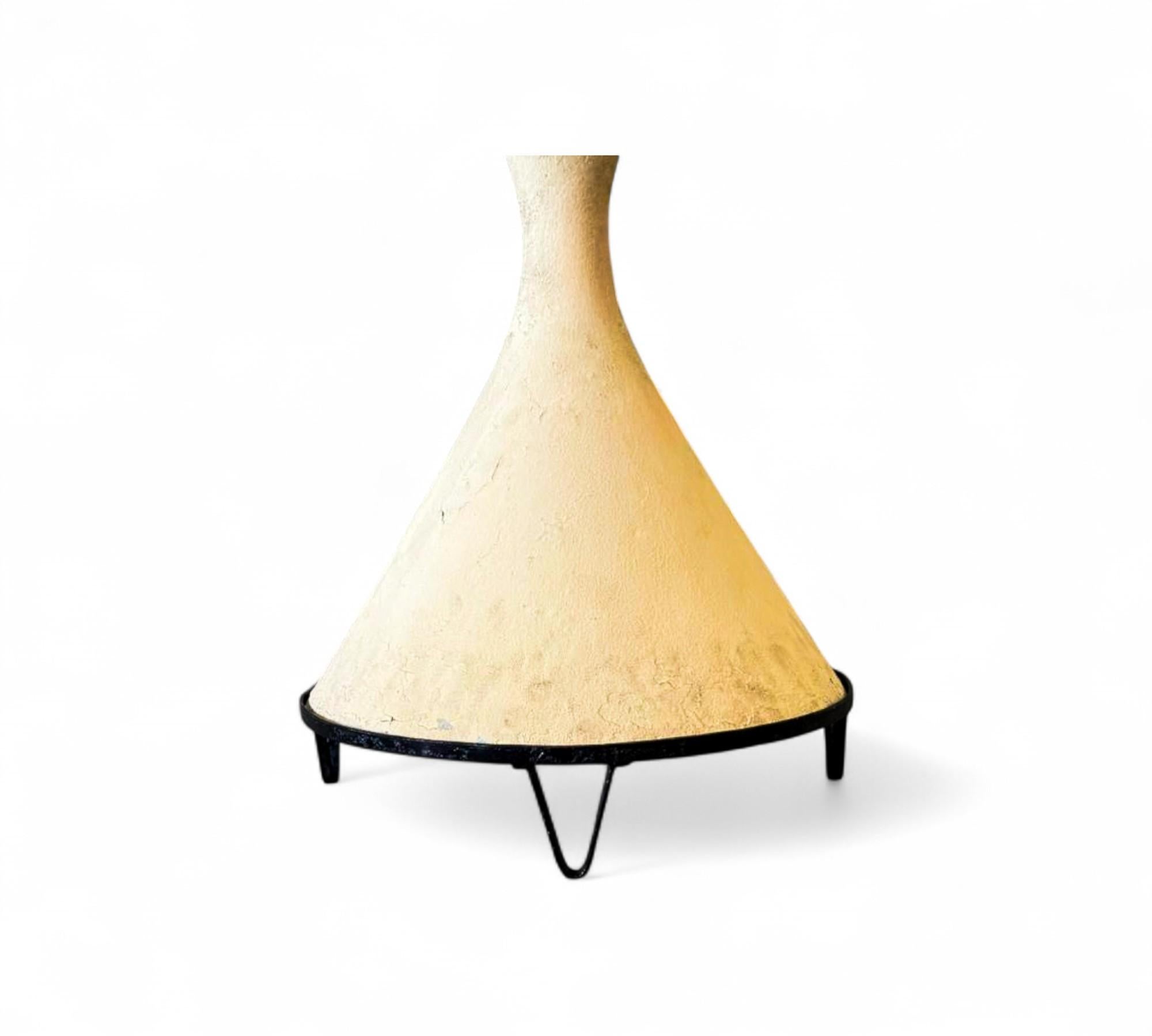 Jardinera en forma de reloj de arena de fibrocemento con base de hierro, Willy Guhl, años 60 en Bueno estado para la venta en New York, NY