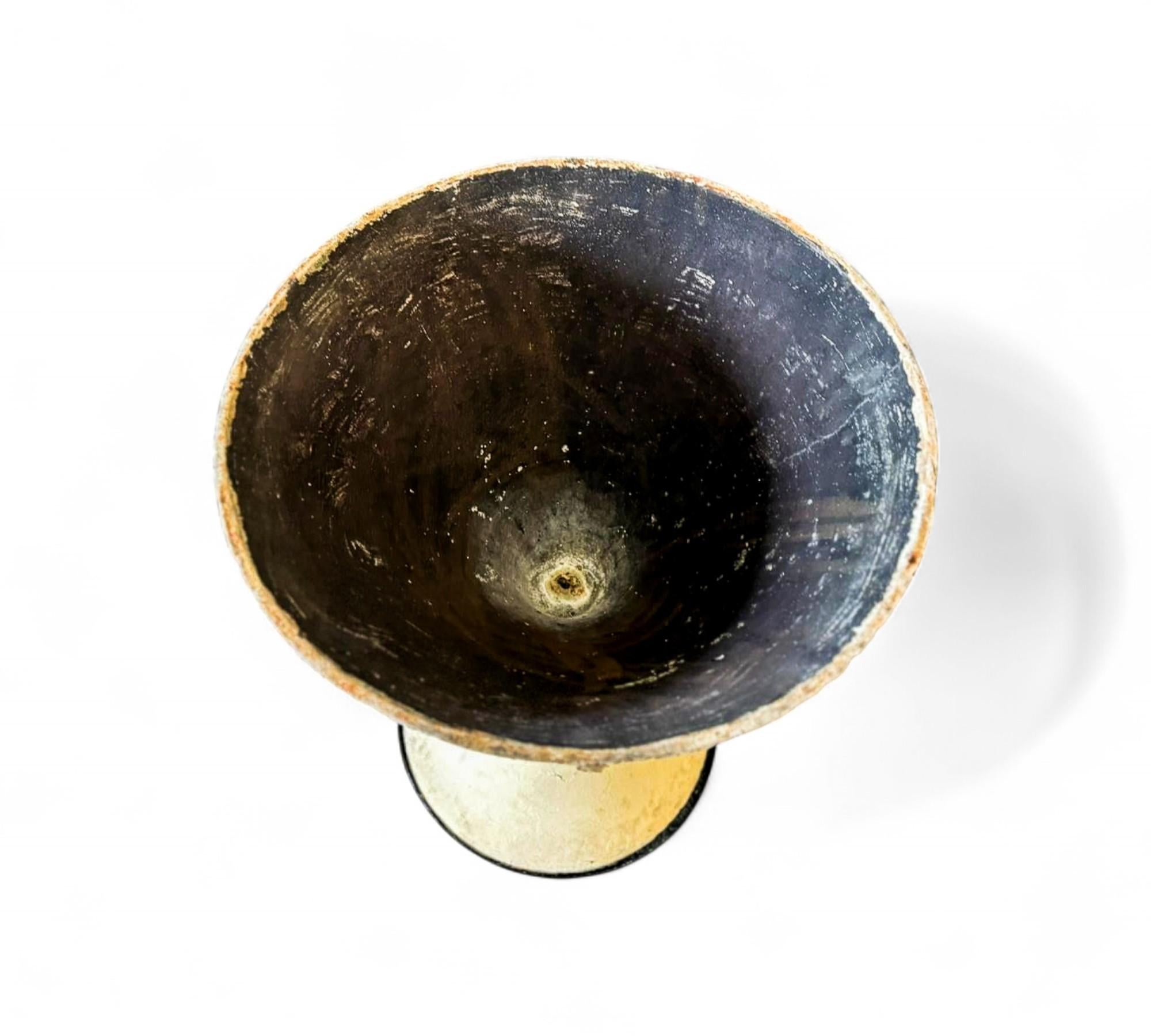 Jardinera en forma de reloj de arena de fibrocemento con base de hierro, Willy Guhl, años 60 en venta 1