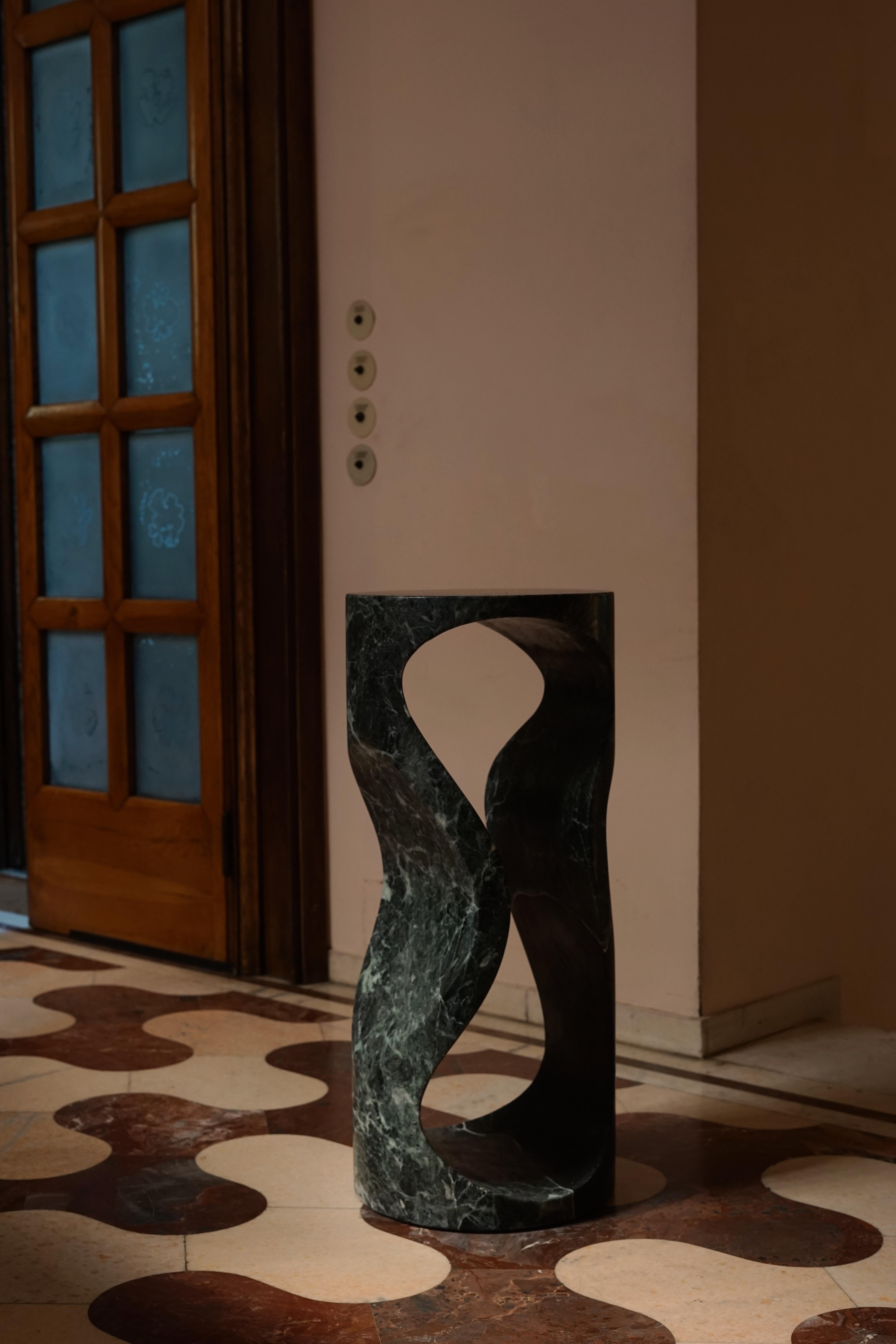 Hourglass Alpi Verde Marble Pedestal by Studio TOOJ (Postmoderne) im Angebot