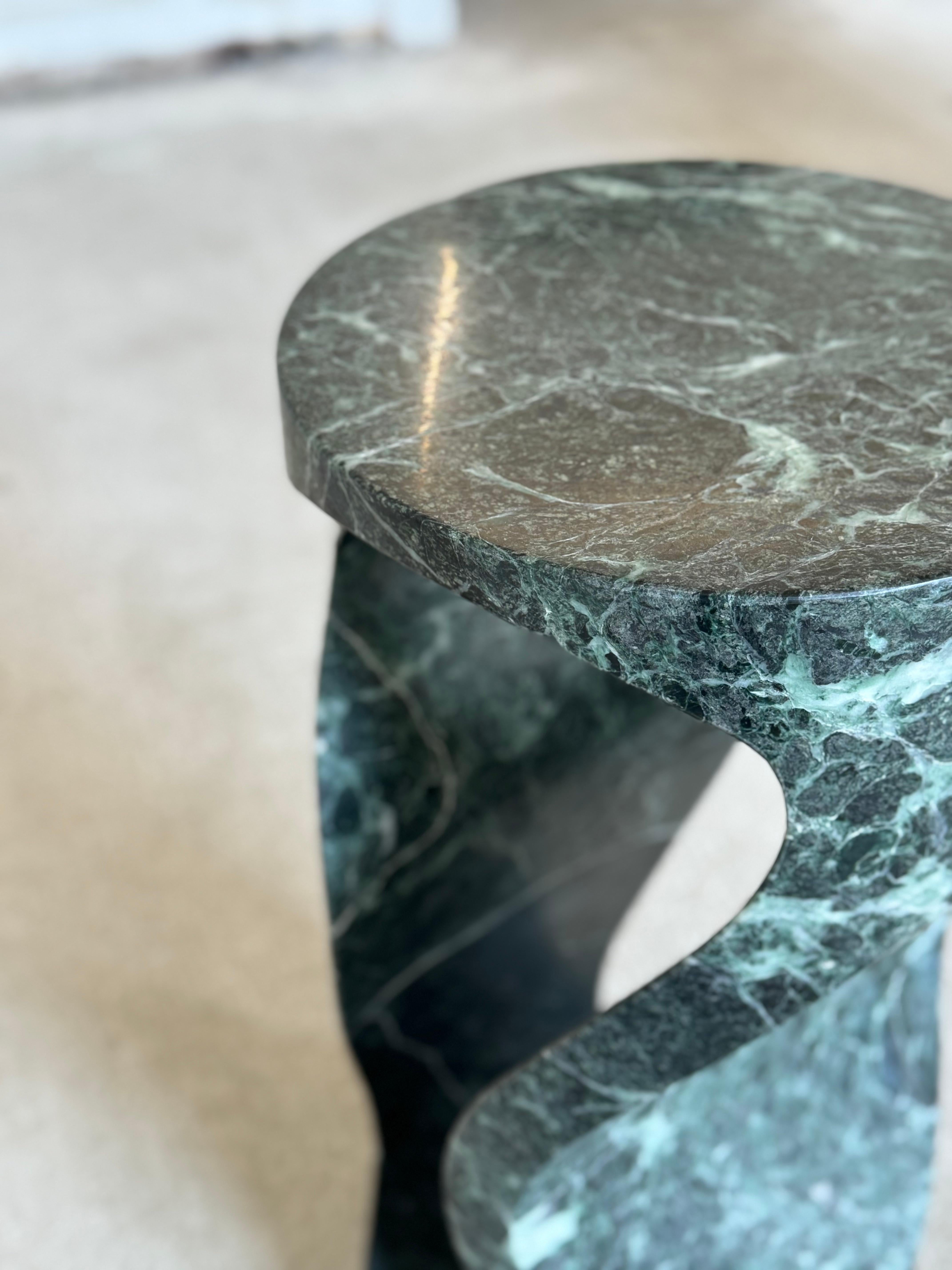 Hourglass Alpi Verde Marble Pedestal by Studio TOOJ (Marmor) im Angebot