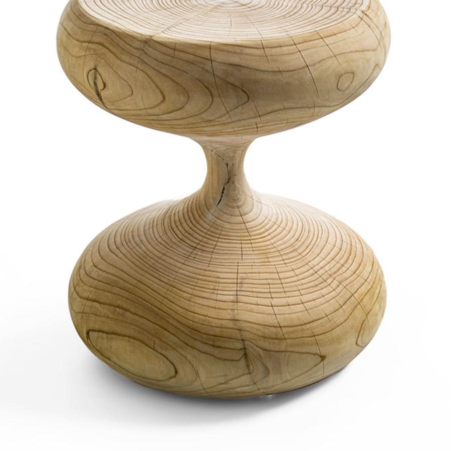 Sanduhr Zedernholz Hocker im Zustand „Neu“ im Angebot in Paris, FR