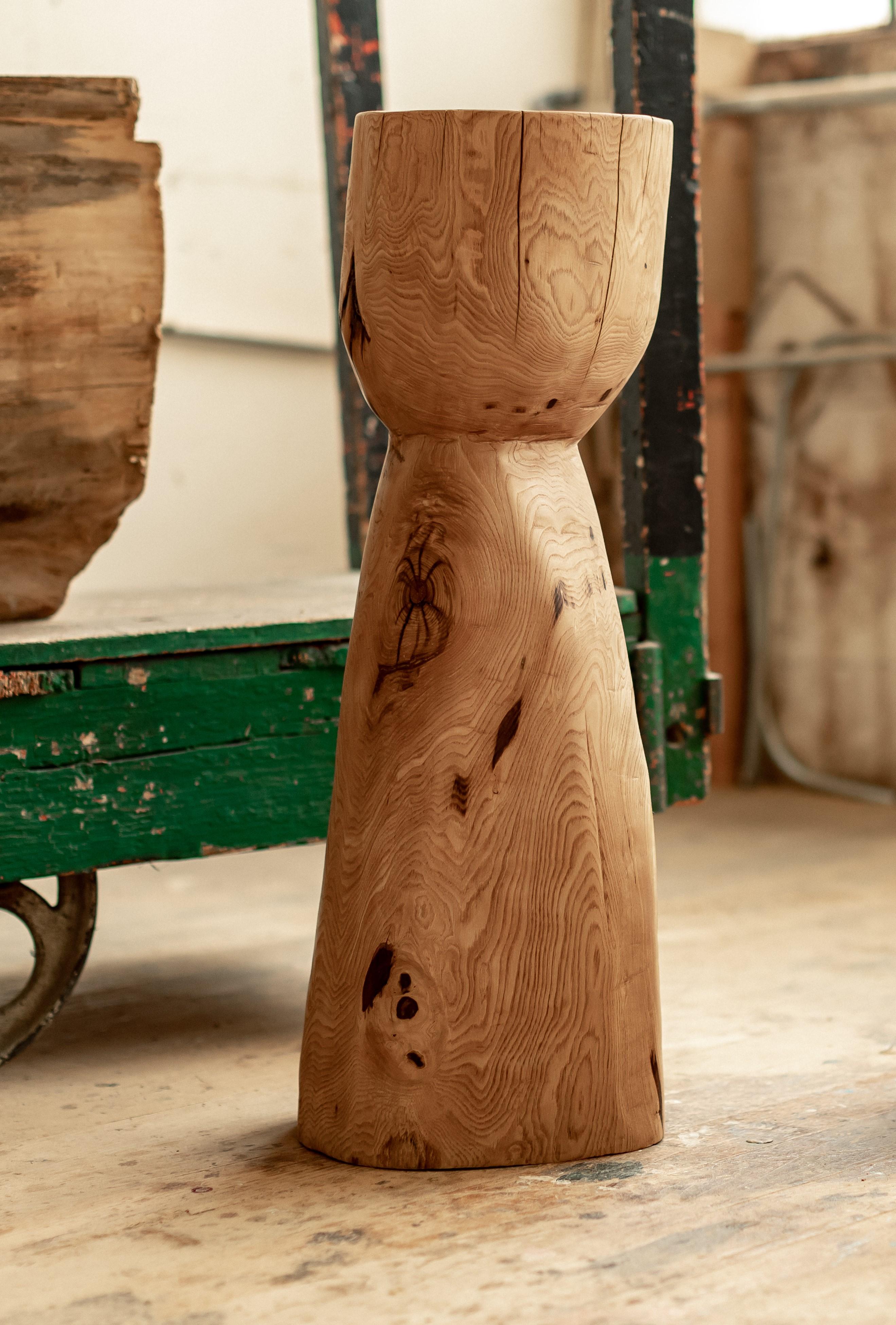 Hourglass sculpted by Vince Skelly
Dimensions: H 81 x D 30 cm
Materials: Oak

All of his works are hand-sculpted by Vince Skelly from a single Block, thus the item will be slightly different from the one in pictures.

Vince Skelly is attracted