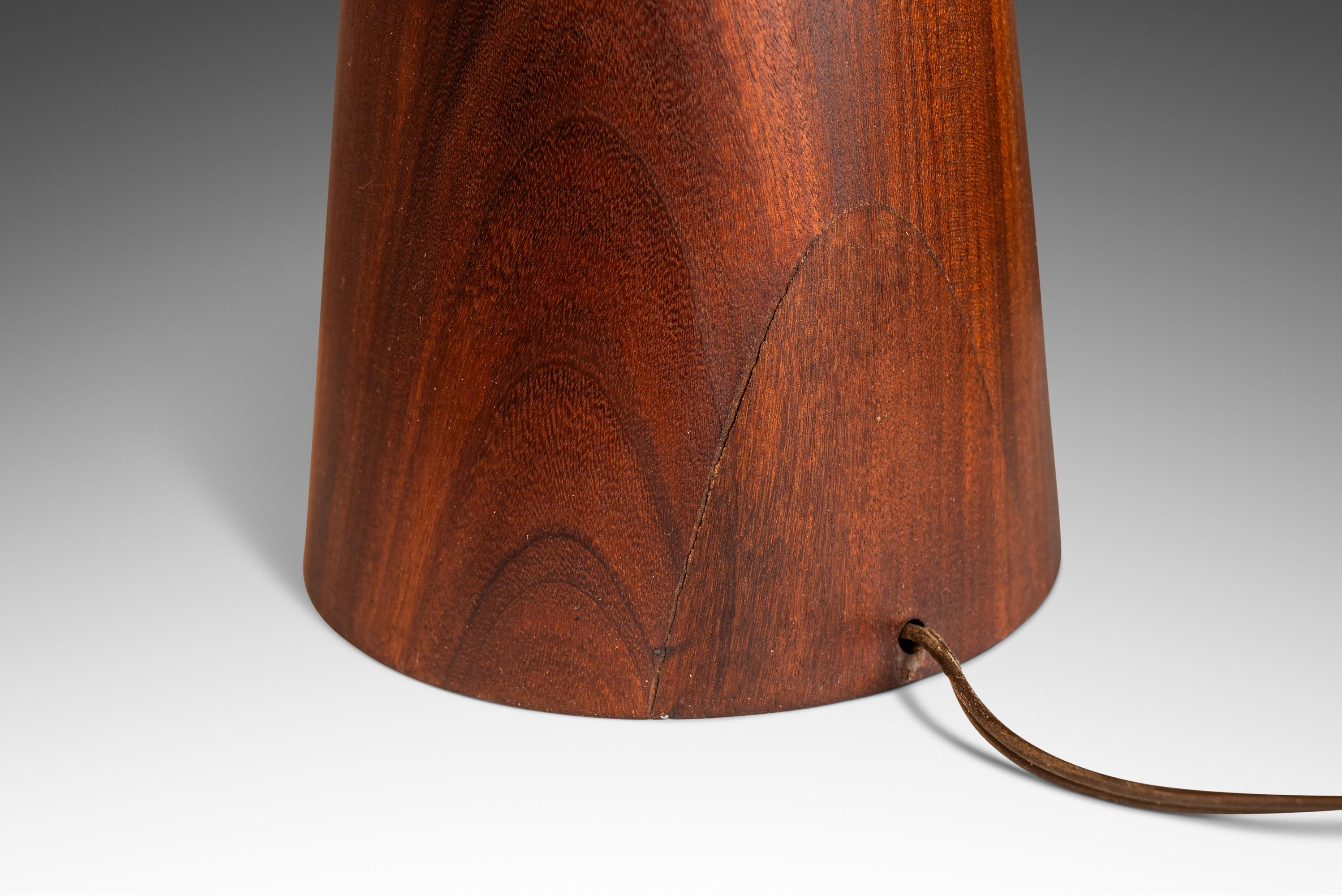 Hourglass Table Lamp in Walnut Attributed to Phillip Lloyd Powell , USA, 1960's For Sale 1